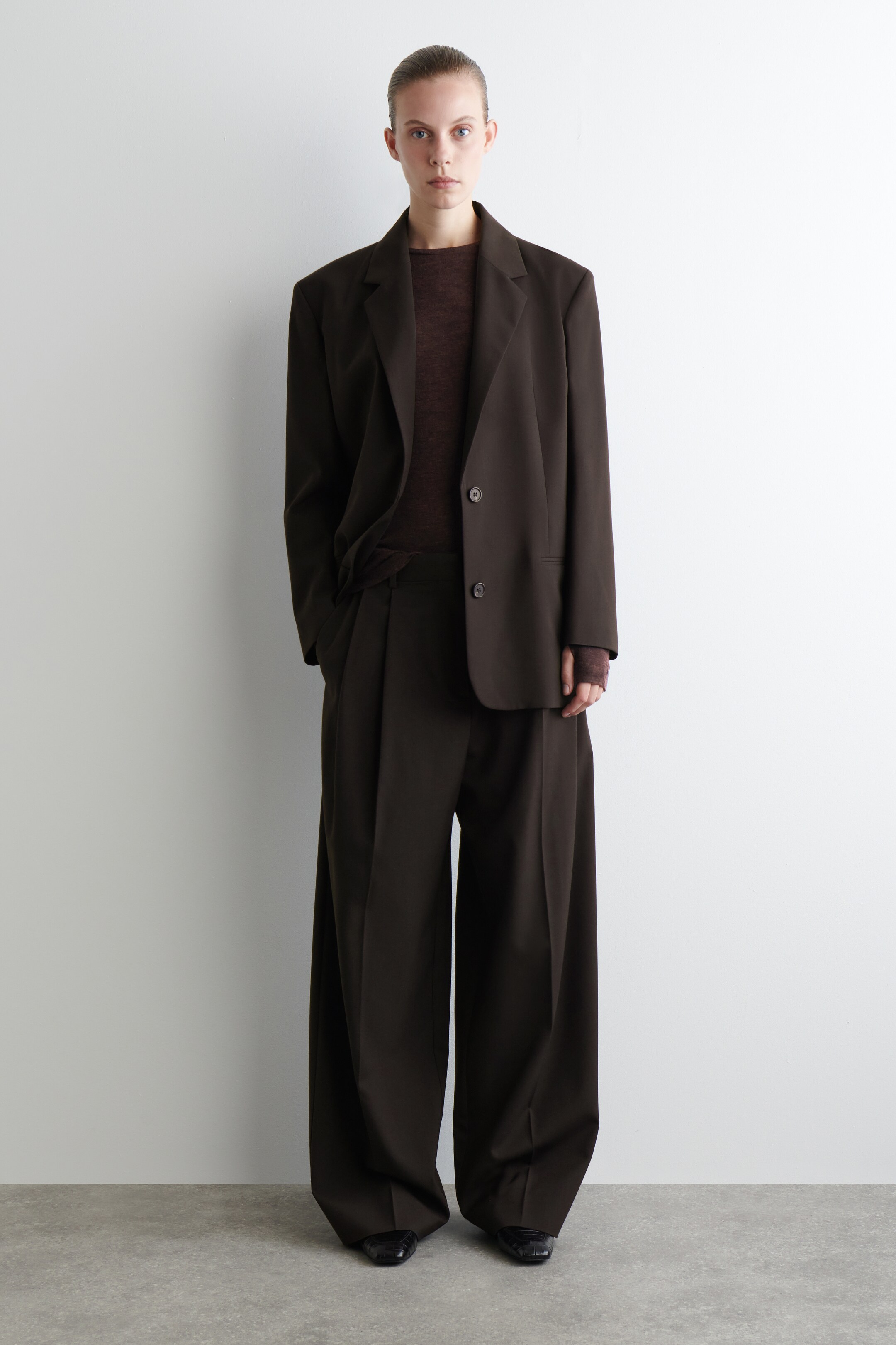 Größeres Bild ansehen: SCHMAL GESCHNITTENES OBERTEIL AUS MERINOWOLLE - DUNKELBRAUN MELIERT - Ladies | H&M DE 2