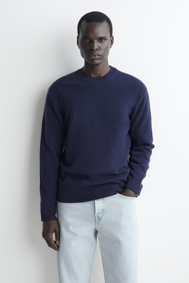 PURE CASHMERE CREW-NECK SWEATER — MIDNIGHT BLUE