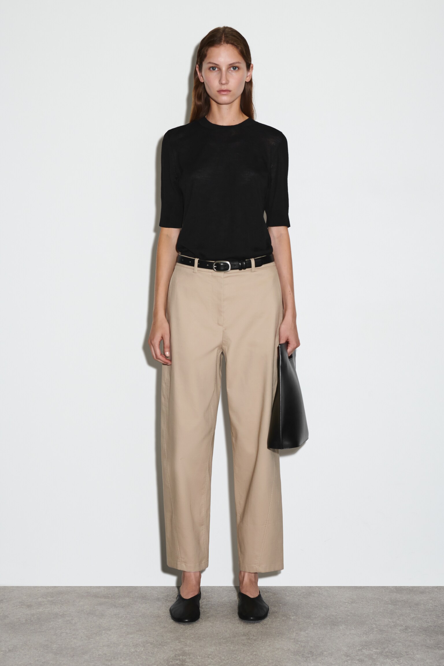 CHINOS DE ALGODÓN BARREL-LEG - BEIGE/AZUL MARINO