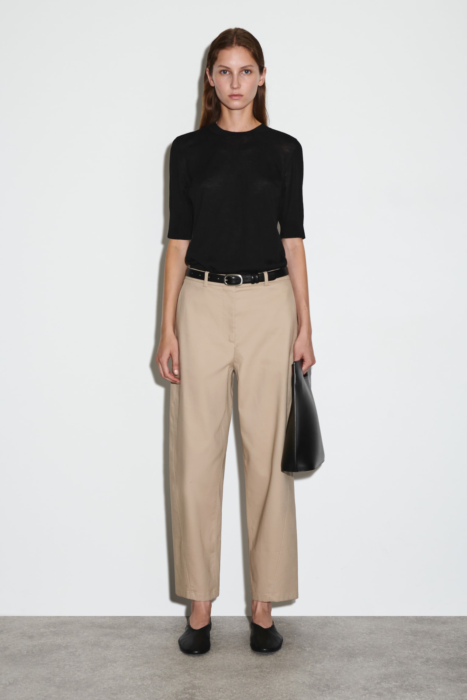 PANTALON CHINO BARREL EN COTON - BEIGE/BLEU MARINE