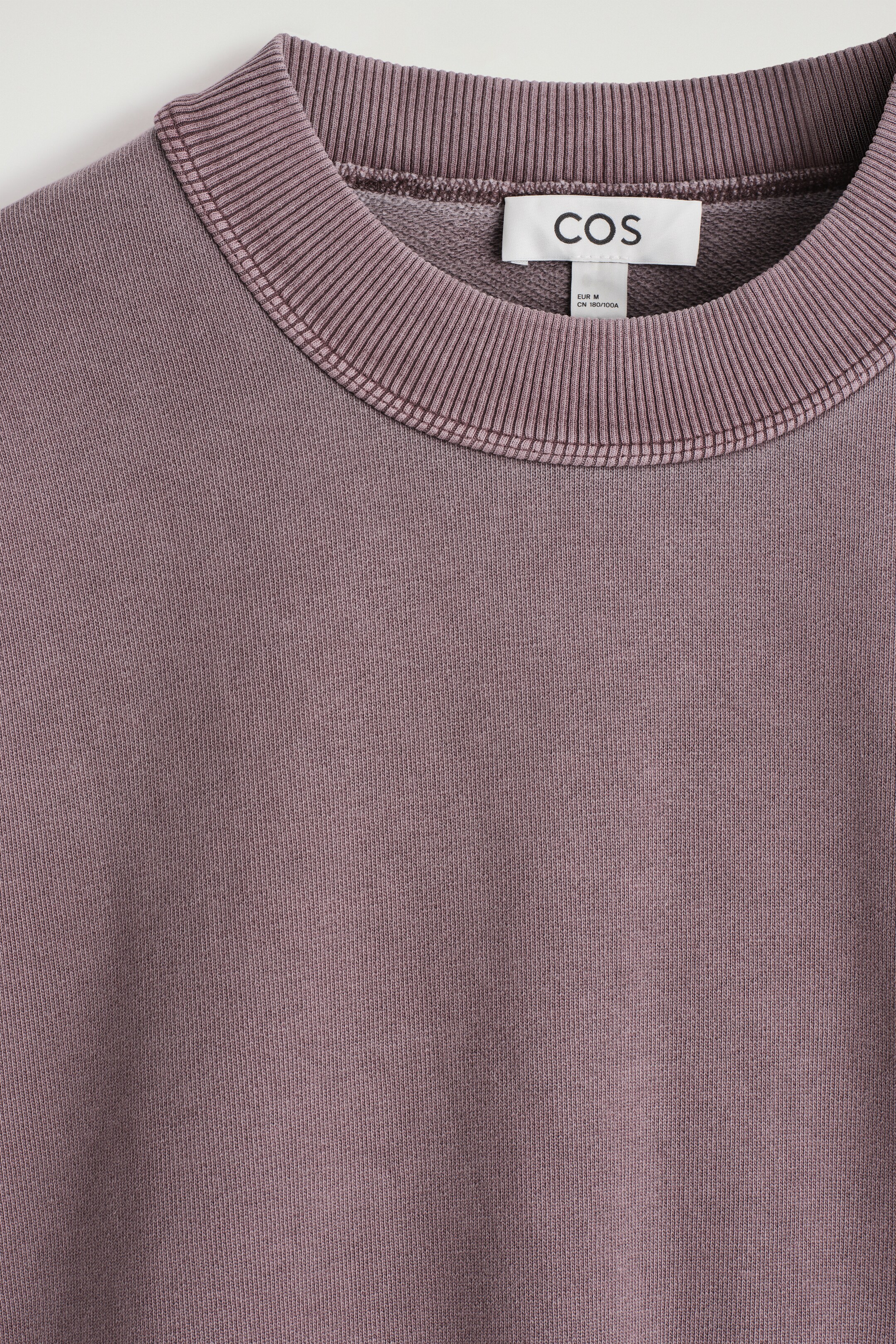 Grösseres Bild ansehen: LOCKERES SWEATSHIRT AUS VORGEWASCHENER BAUMWOLLE - VERWASCHENES BURGUNDERROT - HERREN | H&M CH 7
