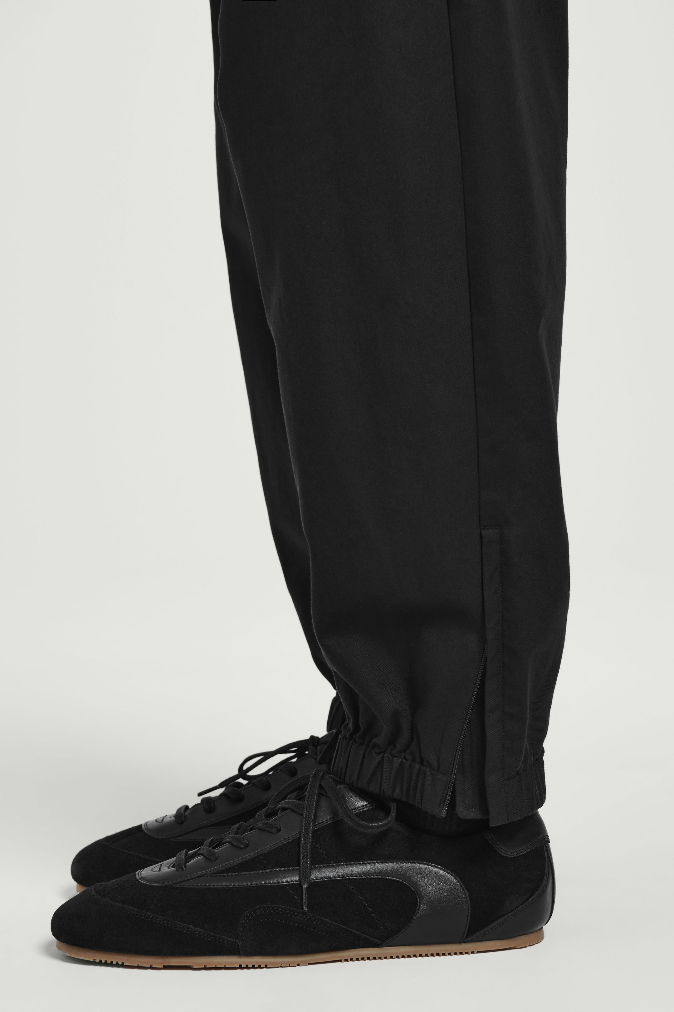 ELASTICATED TAPERED TROUSERS