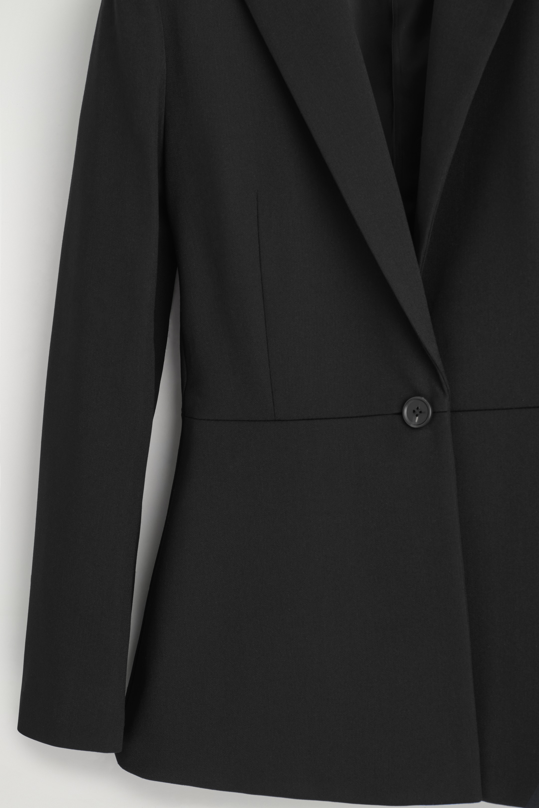 Visualizza immagine più grande: BLAZER SARTORIALE CON BALZA - NERO - DONNA | H&M IT 7