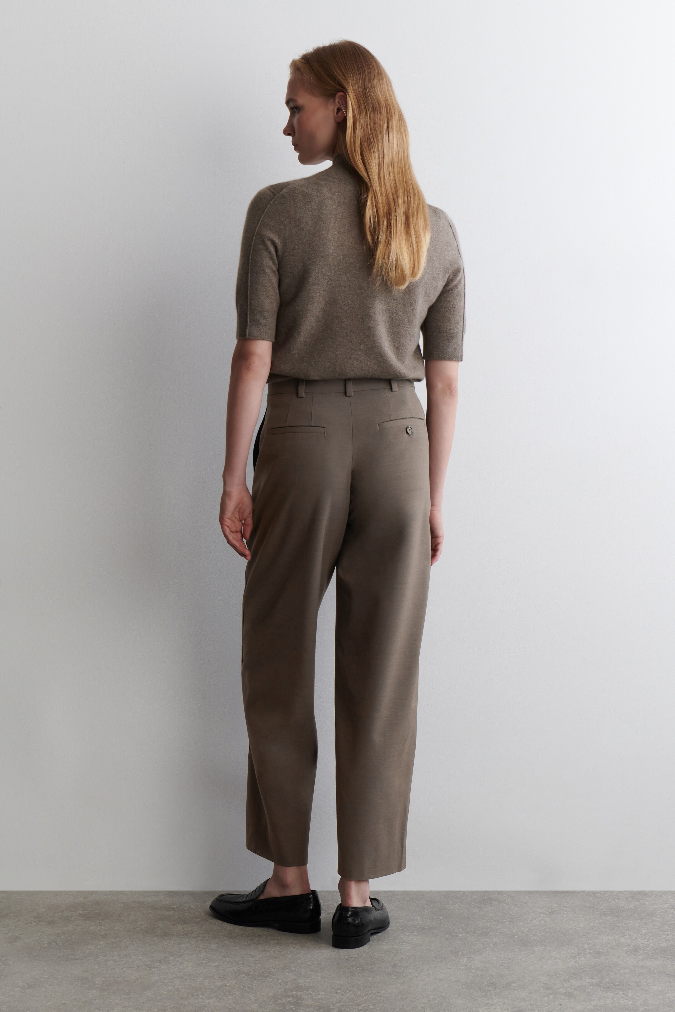 Grösseres Bild ansehen: VERKÜRZTE HOSE AUS WOLLE MIT BARREL-BEIN - BRAUN - DAMEN | H&M CH 3