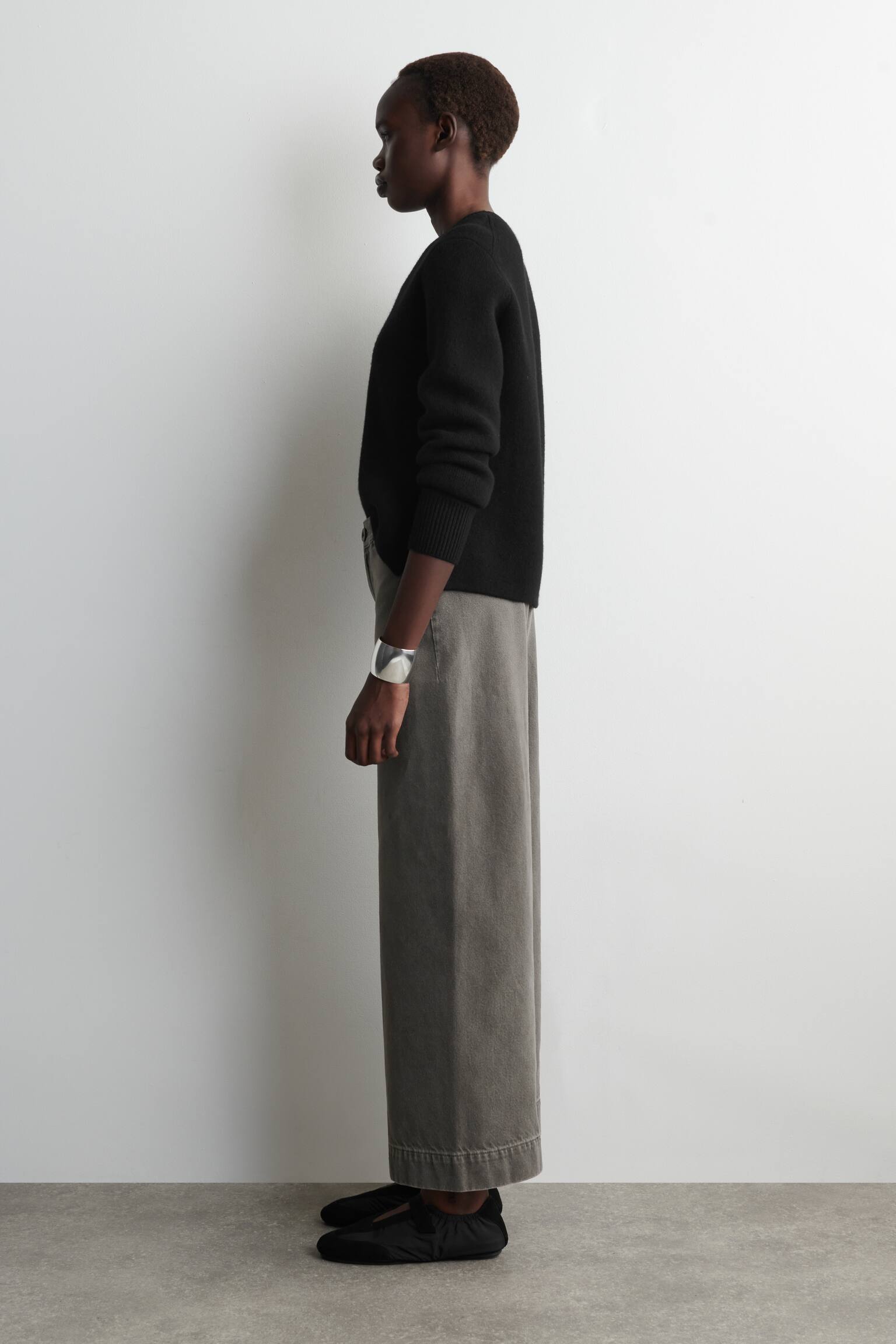 VERKÜRZTE HOSE AUS DENIM MIT WEITEM BEIN - BRAUN/SCHWARZ - 5