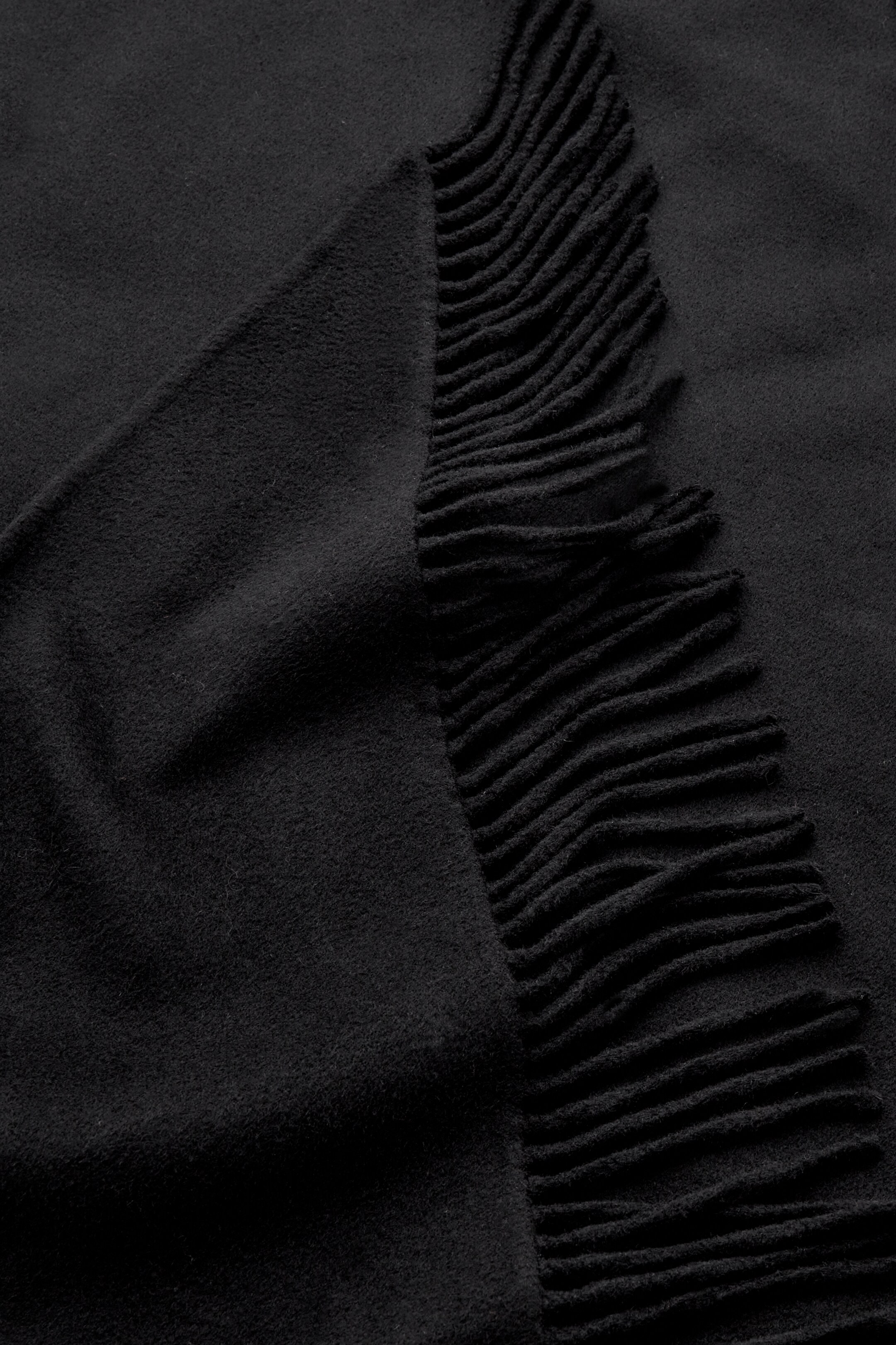 Zobacz większy obraz: CHUSTA Z WEŁNĄ MERINO ZWIEŃCZONA FRĘDZLAMI - CZARNY - ONA | H&M PL 2