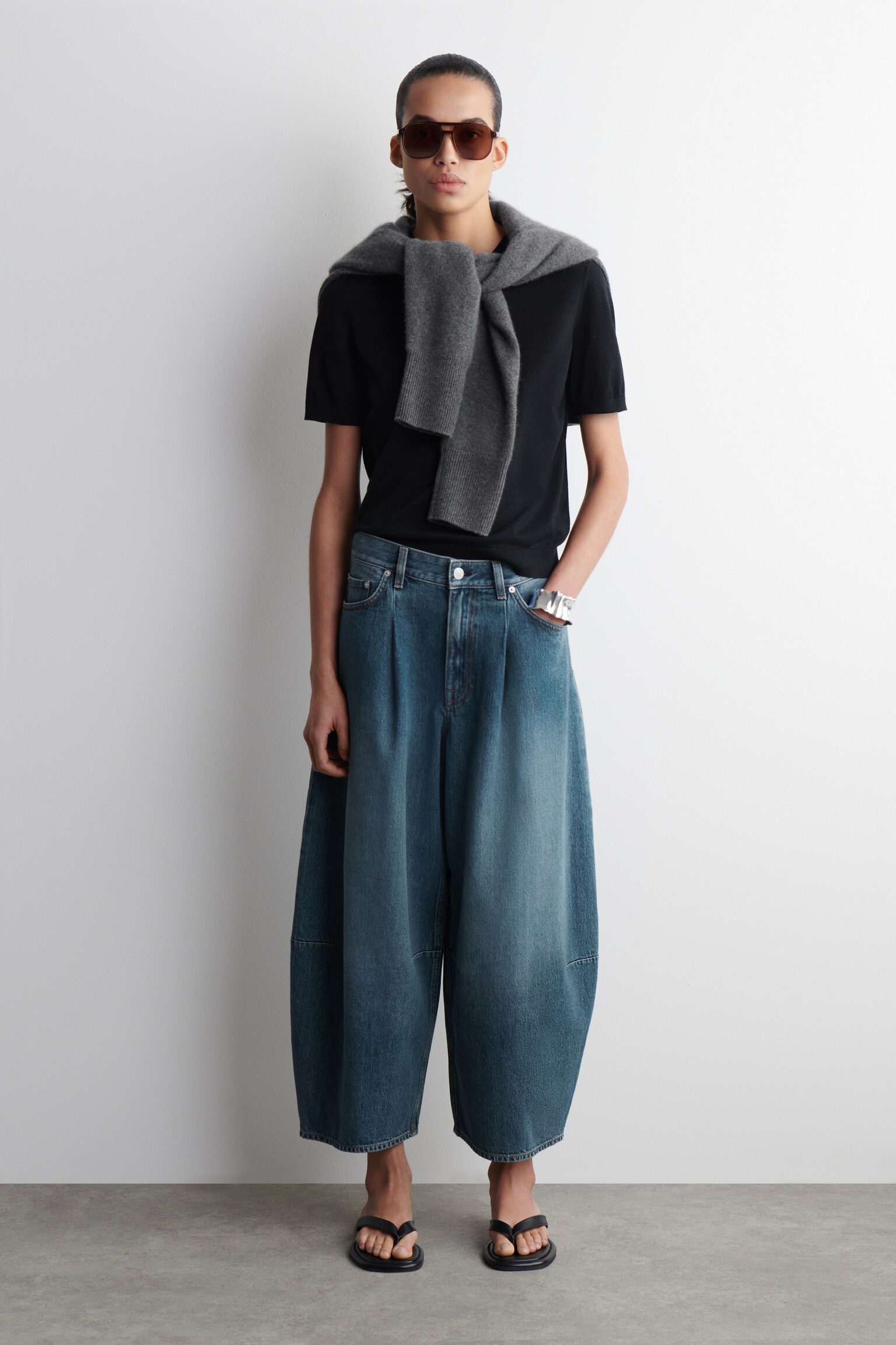 TWINE BARREL-LEG JEANS - MID BLUE/LIGHT-BEIGE/DARK BLUE/LIGHT PINK