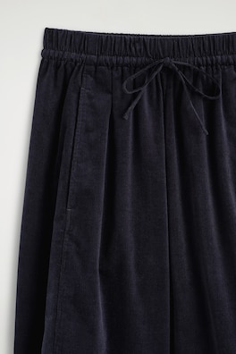 ELASTICATED CORDUROY BARREL-LEG TROUSERS — NAVY 6