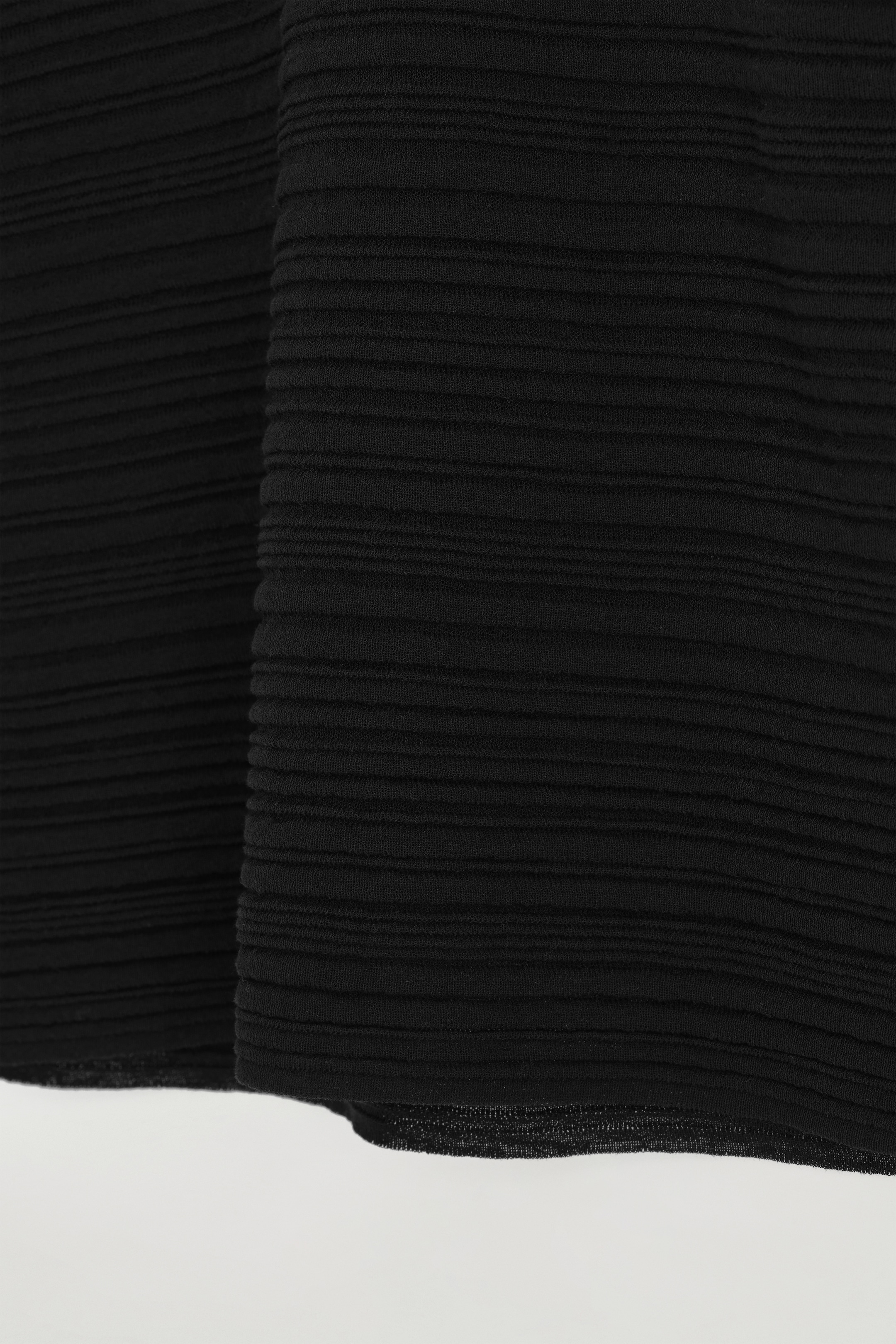 Ver imagen más grande: CAMISETA DE PUNTO PLISADA - NEGRO - MUJER | H&M ES 6