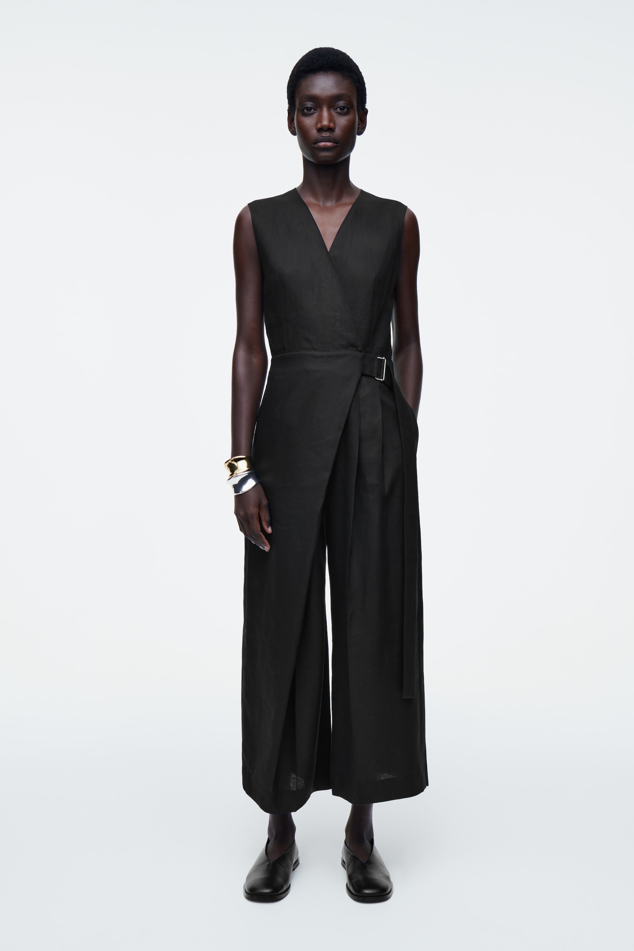 Ingrandisci l'immagine: WRAP-FRONT LINEN JUMPSUIT - BLACK - DONNA | H&M CH 1
