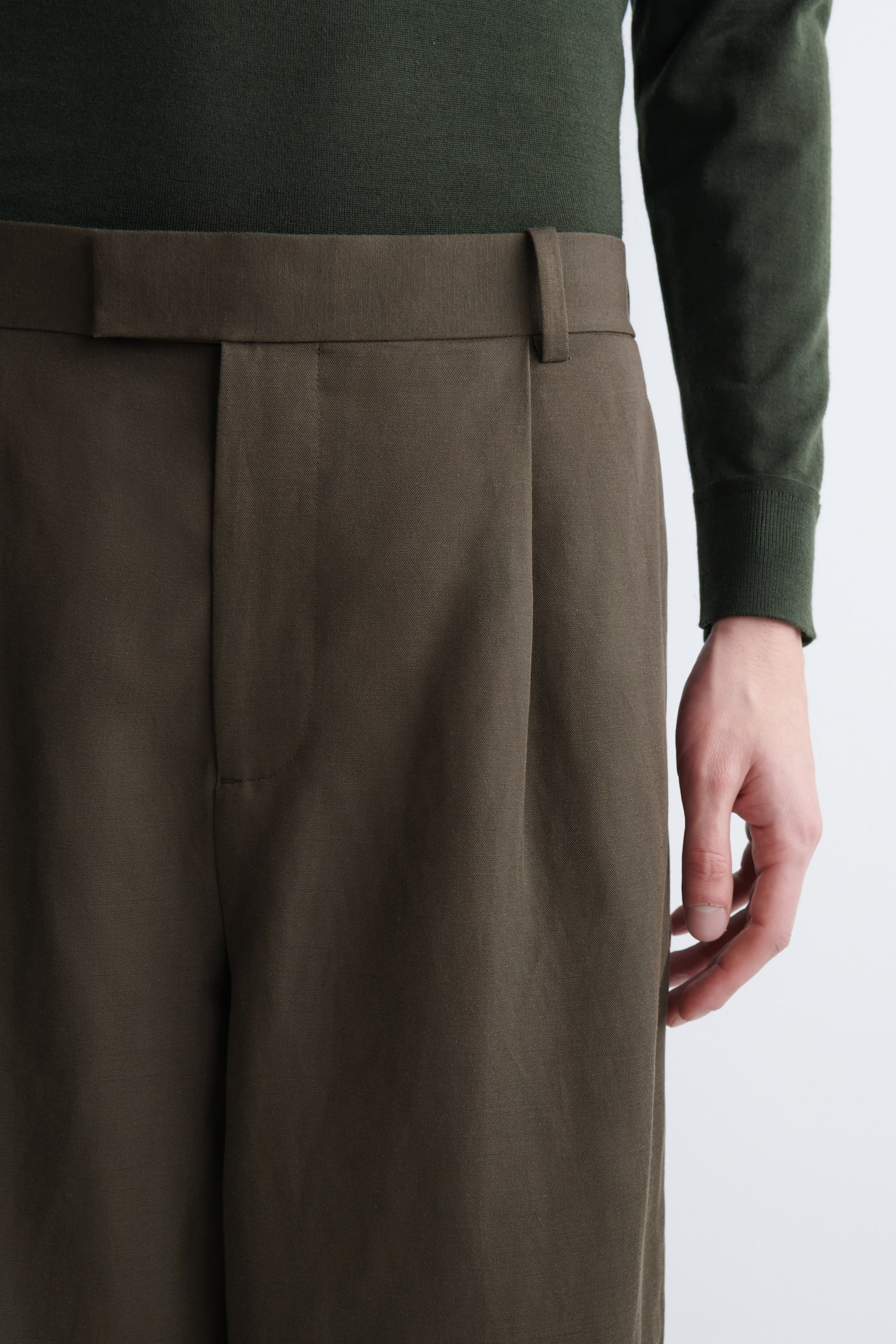 ŠIROKÉ KALHOTY S UPRAVENÝM STŘIHEM ZE SMĚSI LNU - TMAVĚ HNĚDÁ - 3