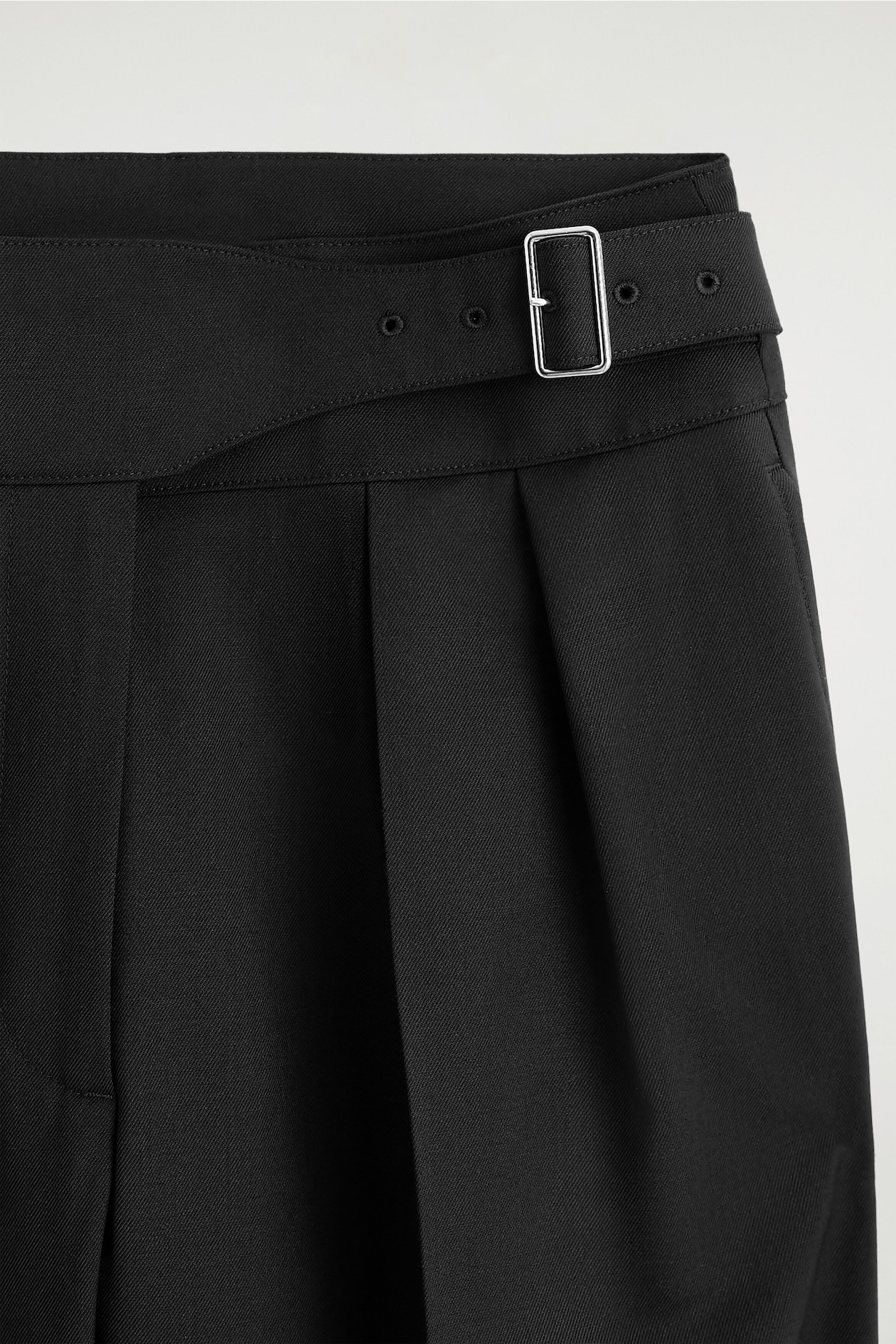 CUMMERBUND-WAIST BARREL-LEG PANTS — BLACK