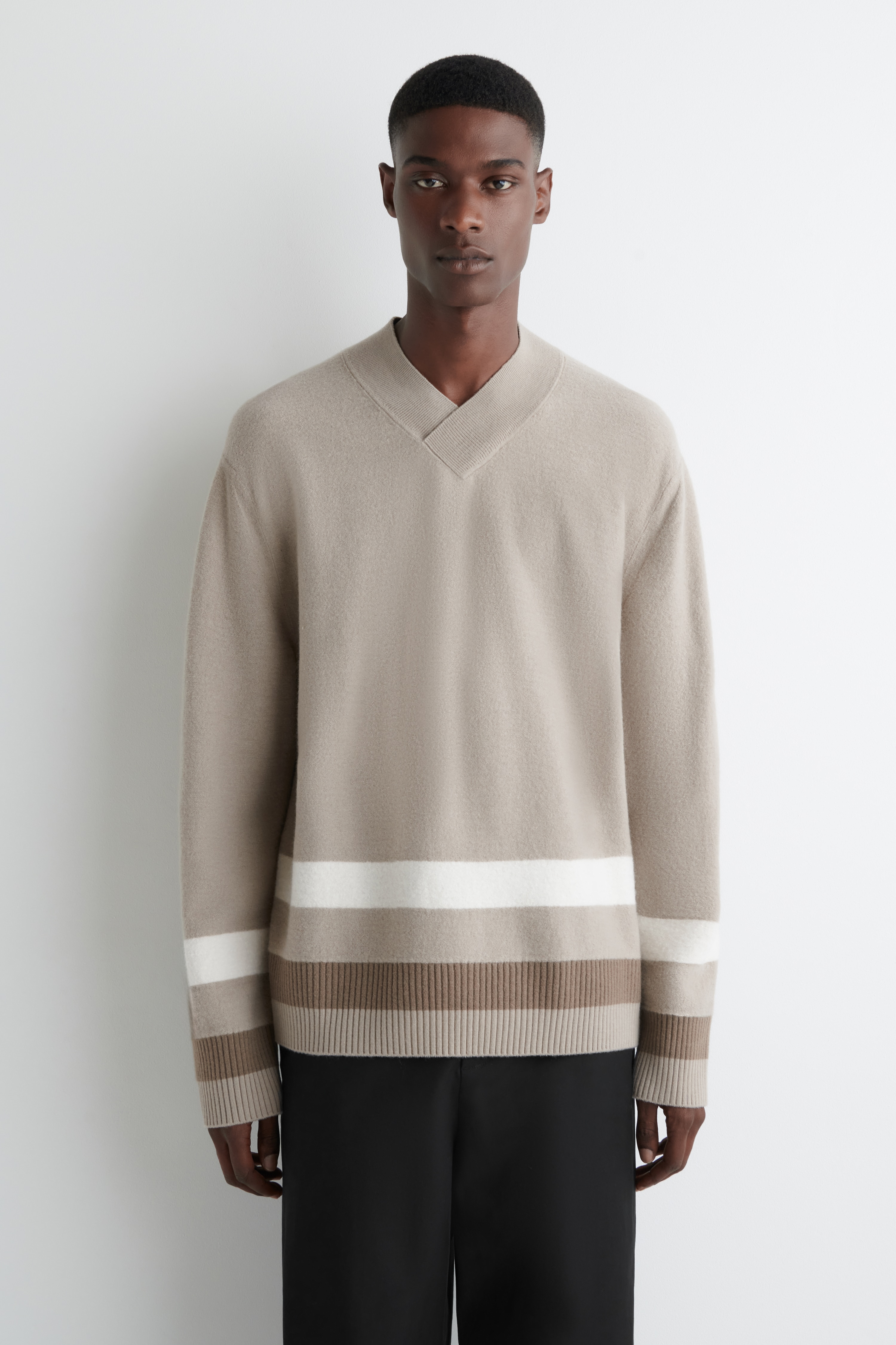 Pulover din lână fiartă cu dungi și decolteu în V - BEJ / CU DUNGI