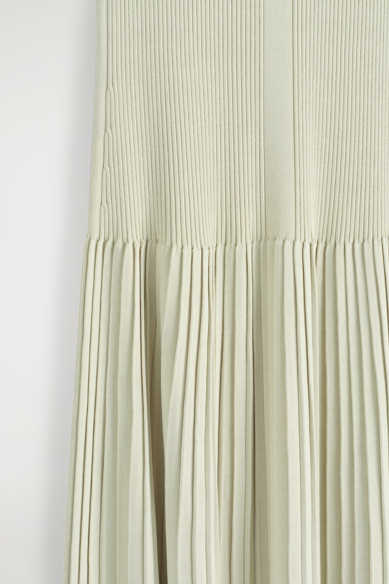 VESTIDO LARGO PLISADO DE CUELLO ALTO - VERDE CLARO/NEGRO - 6