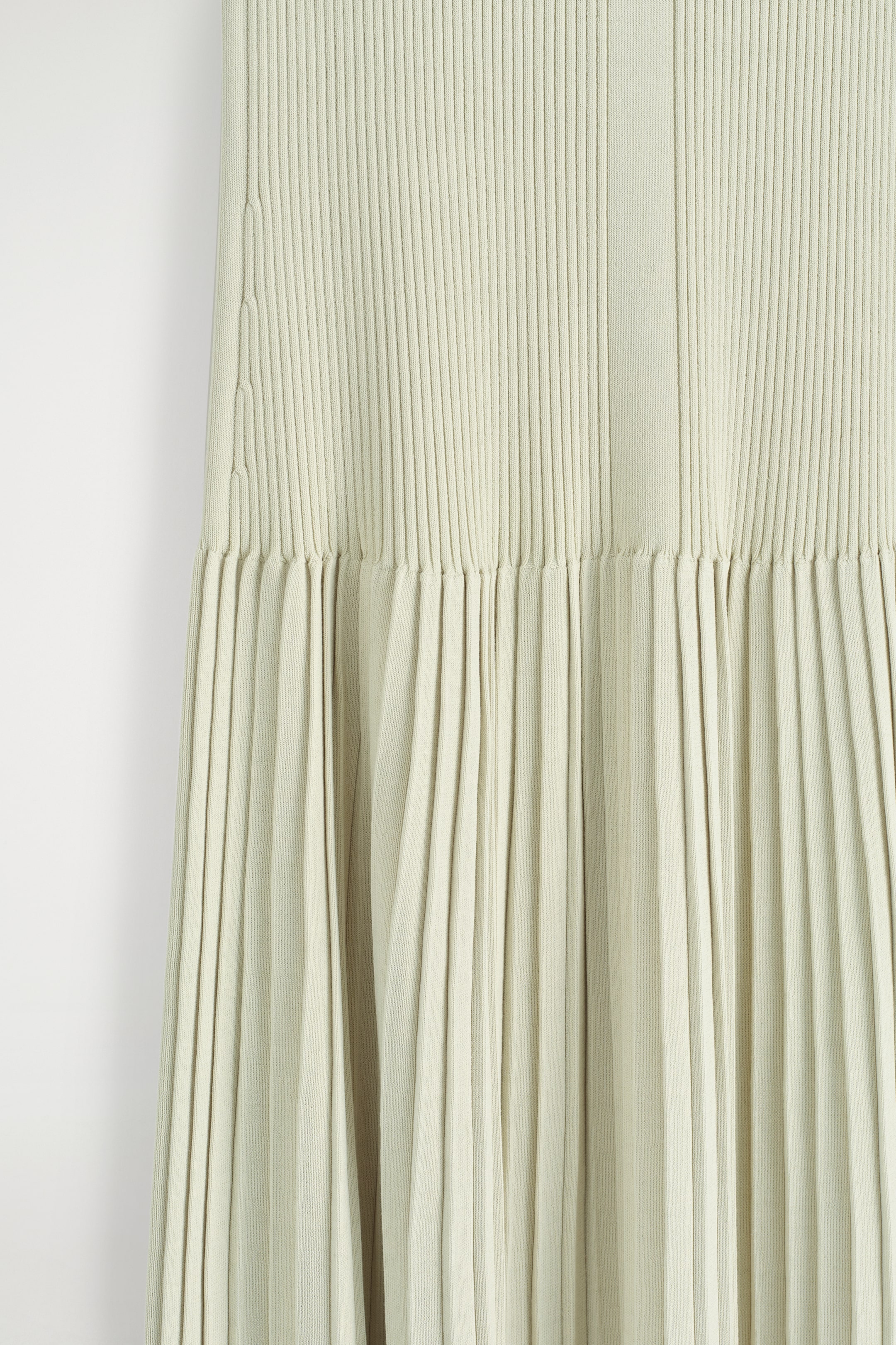 Visualizza immagine più grande: ABITO MAXI PLISSÉ CON COLLO ALTO - VERDE CHIARO - DONNA | H&M IT 6
