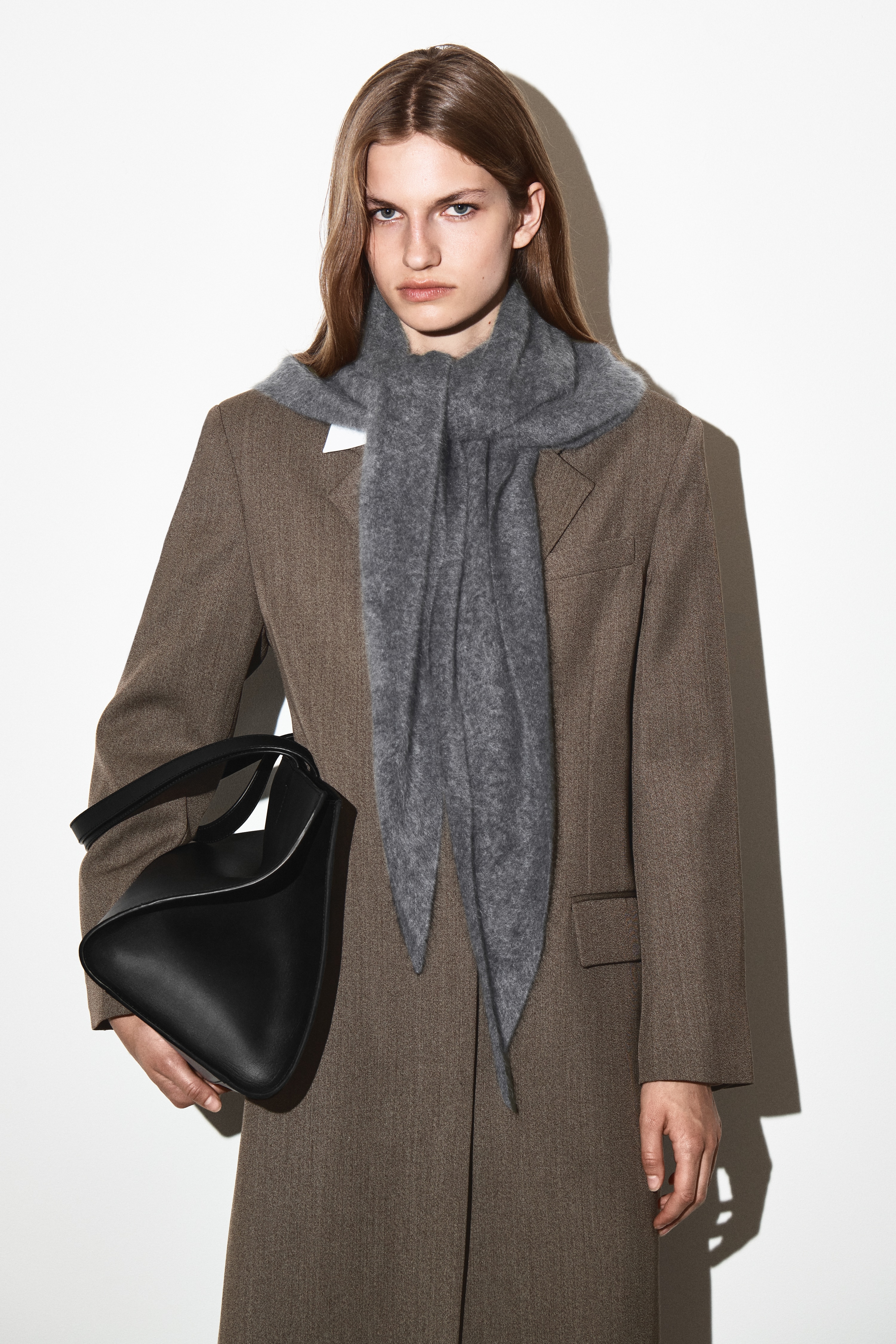 KEFÉLT KASMÍR HÁROMSZÖG SÁL - SÖTÉTSZÜRKE/SÖTÉTBARNA