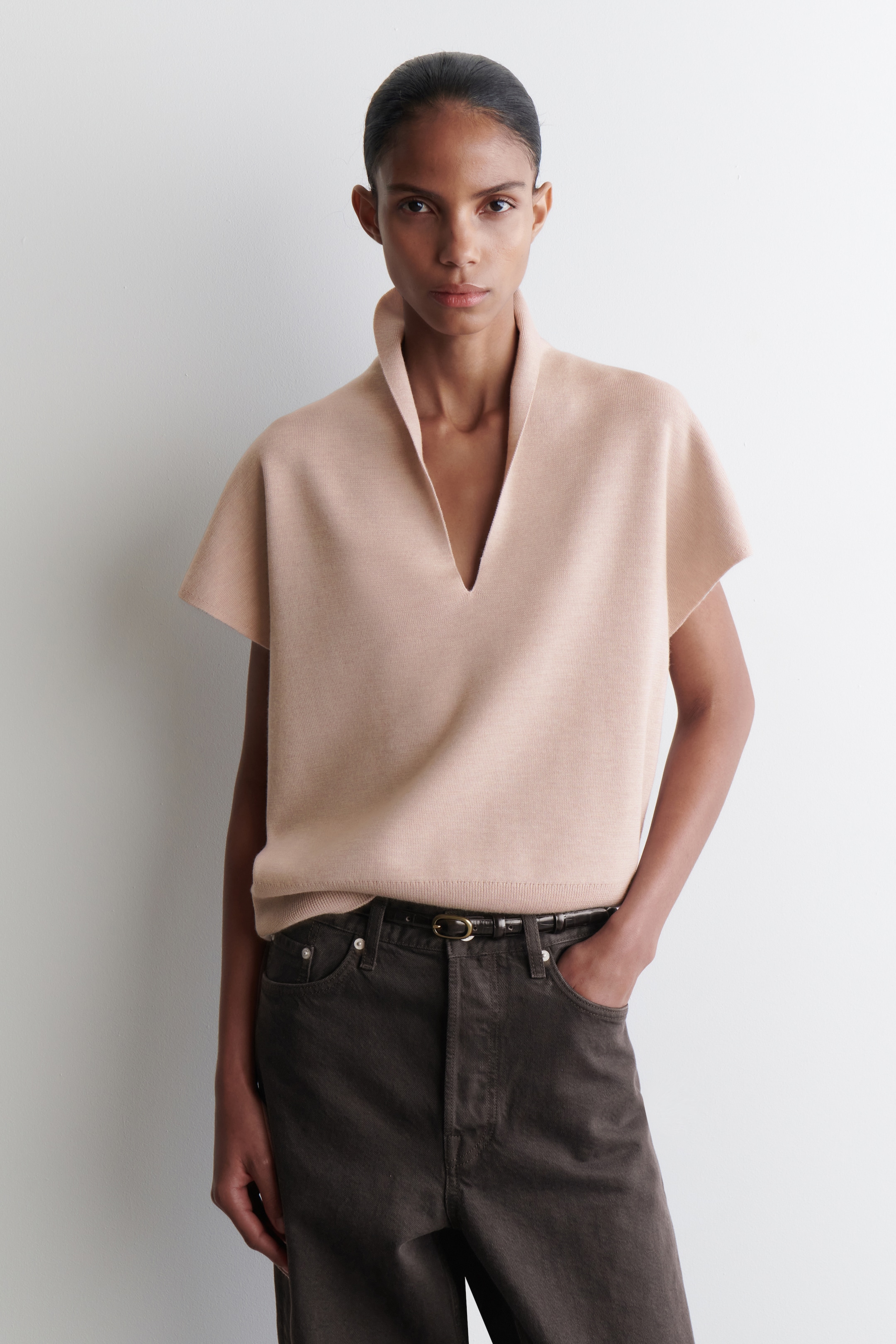 Grösseres Bild ansehen: STRICKPULLUNDER AUS MERINOWOLLE MIT V-AUSSCHNITT - BEIGE MELIERT - DAMEN | H&M CH 1