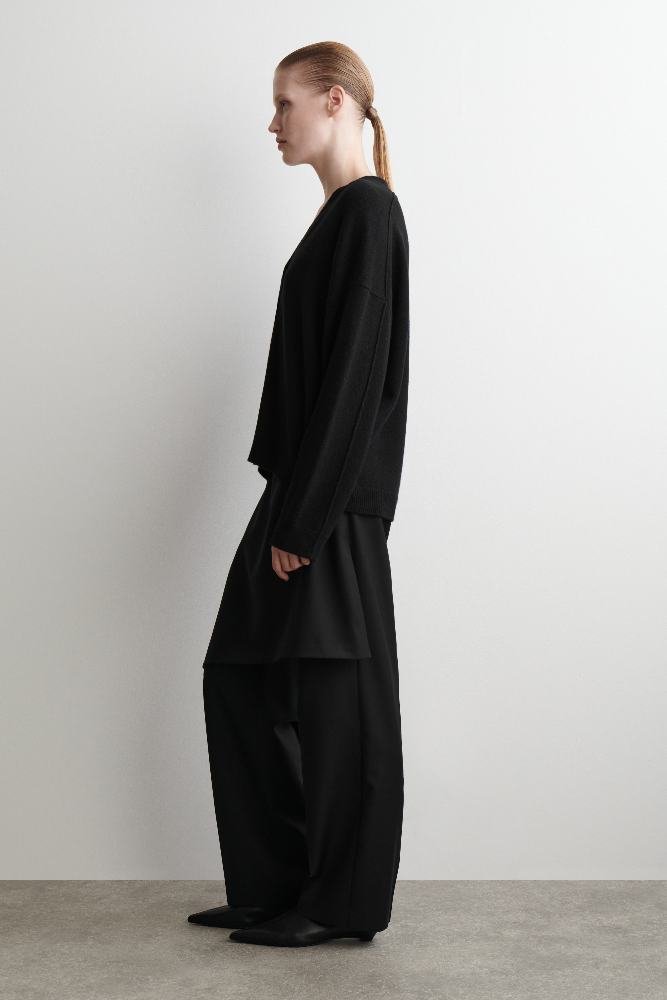 ovyClassic CottonCashmere Cardigan最終価格 CASHMERE V-NECK CARDIGAN - BLACK | COS US