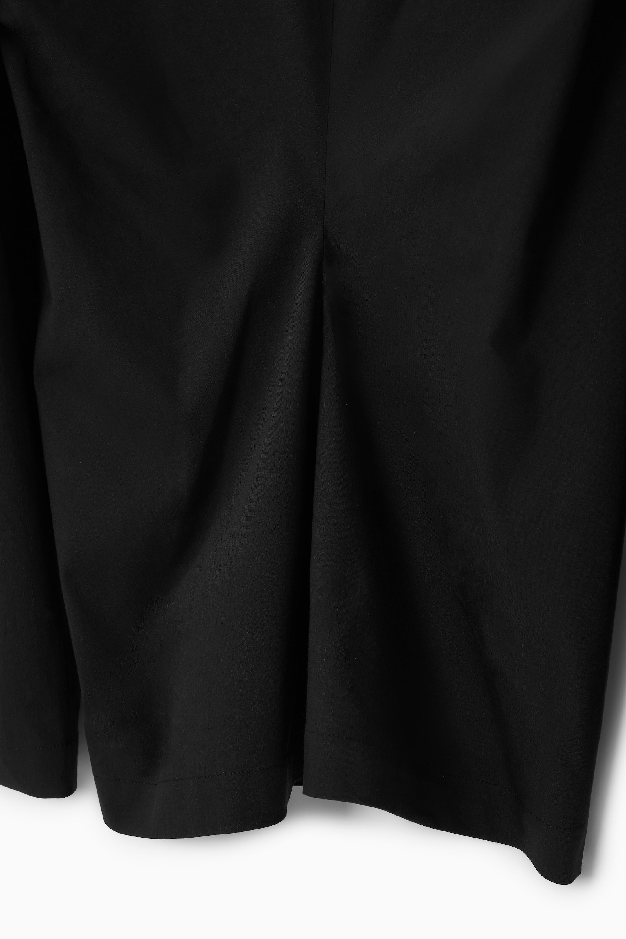 SLIM COLLARLESS SINGLE-BREASTED BLAZER