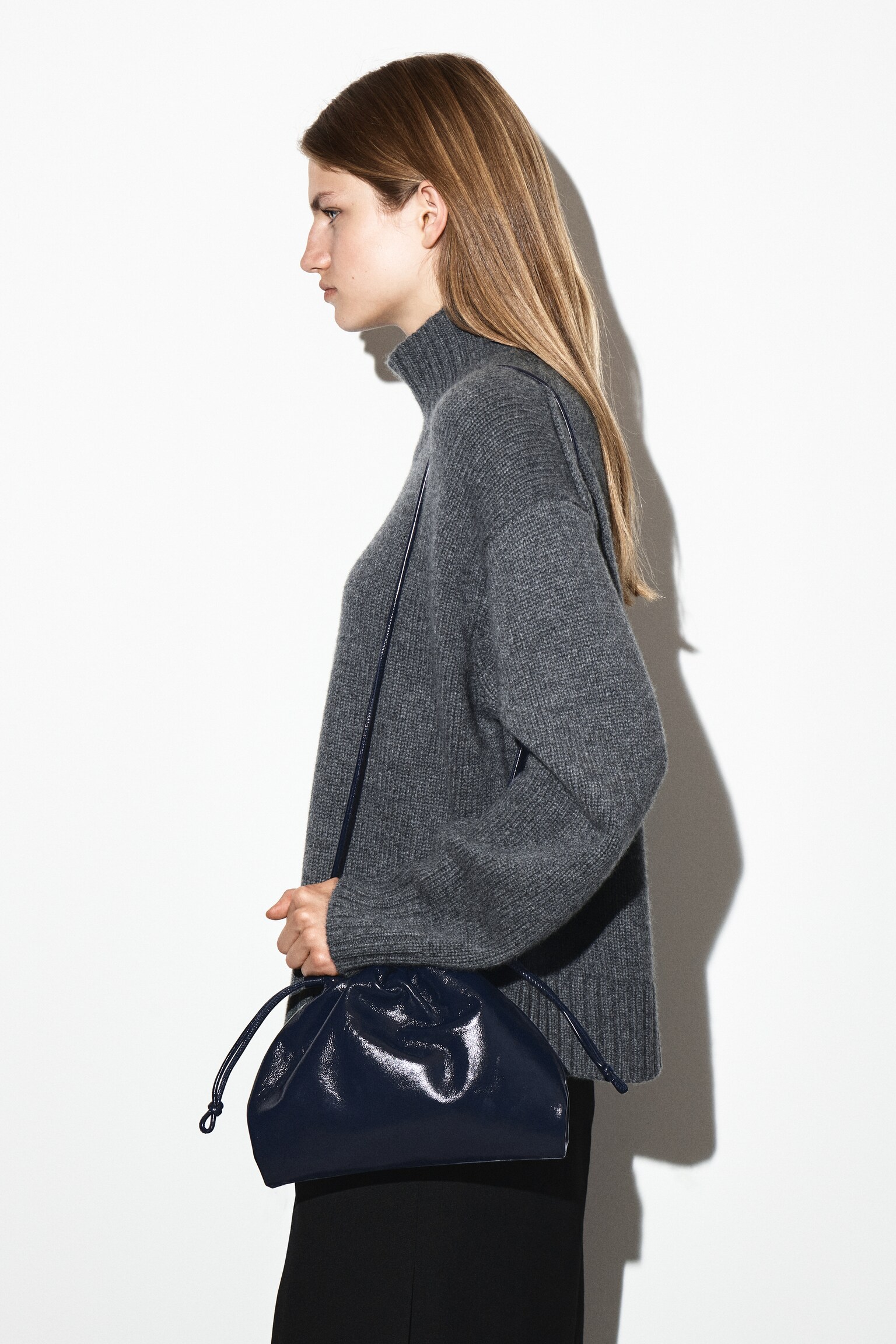 MINI CAVATELLI CLUTCH BAG - LEATHER - NAVY/BUTTER YELLOW