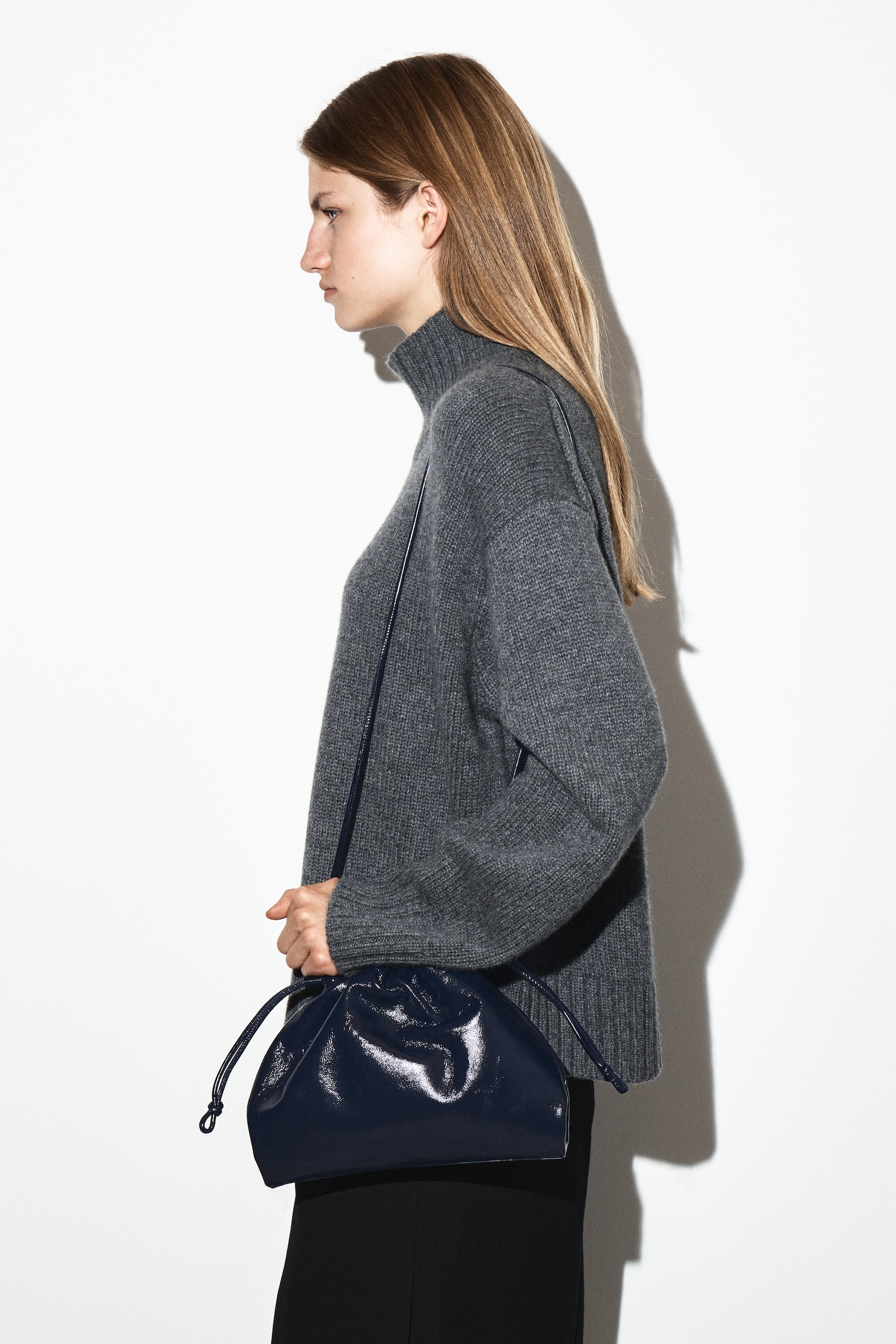 MINI CAVATELLI CLUTCH BAG - LEATHER - NAVY/BUTTER YELLOW