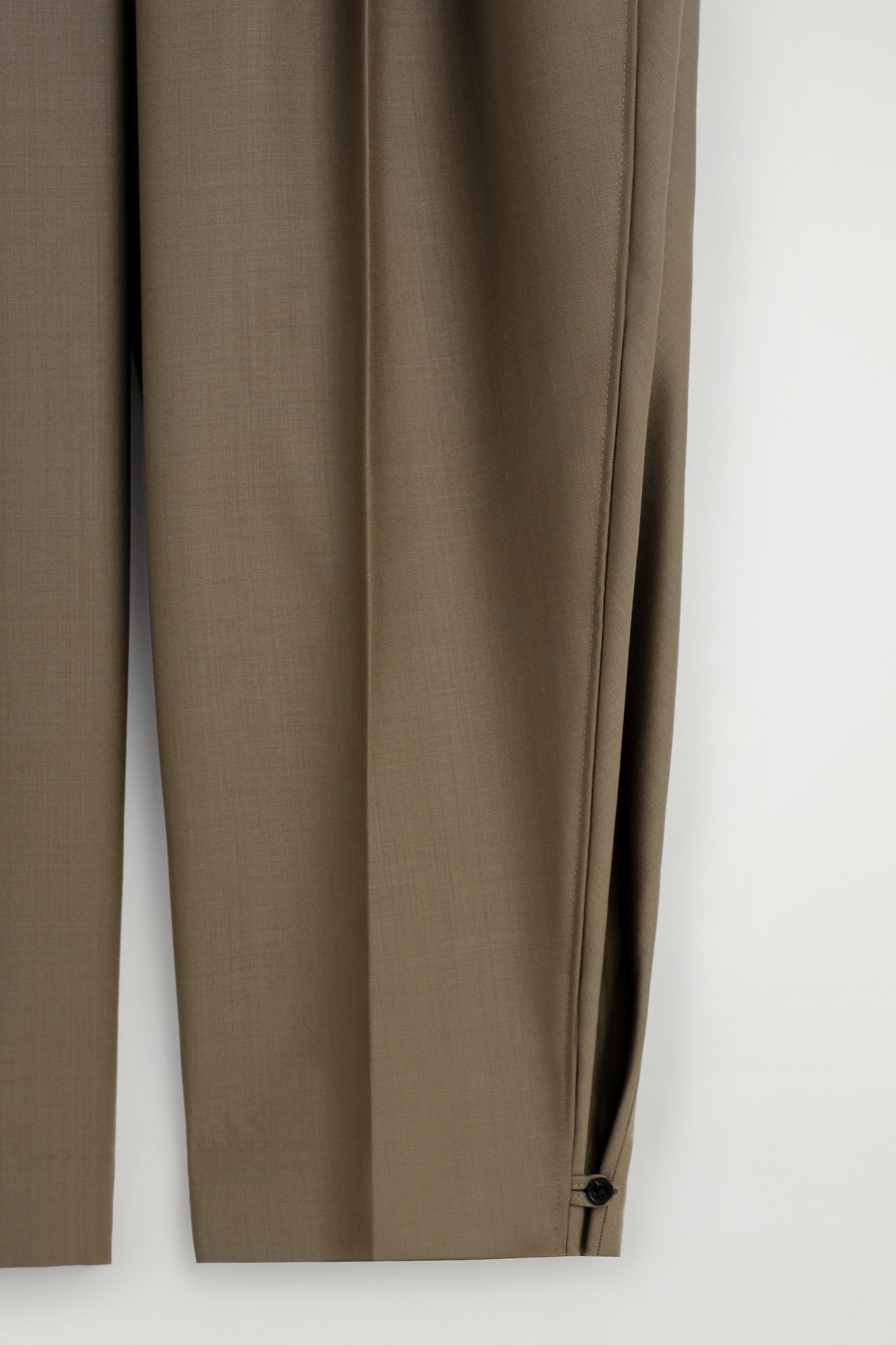 PANTALÓN DE PINZAS BARREL-LEG DE LANA - BEIGE OSCURO - 4