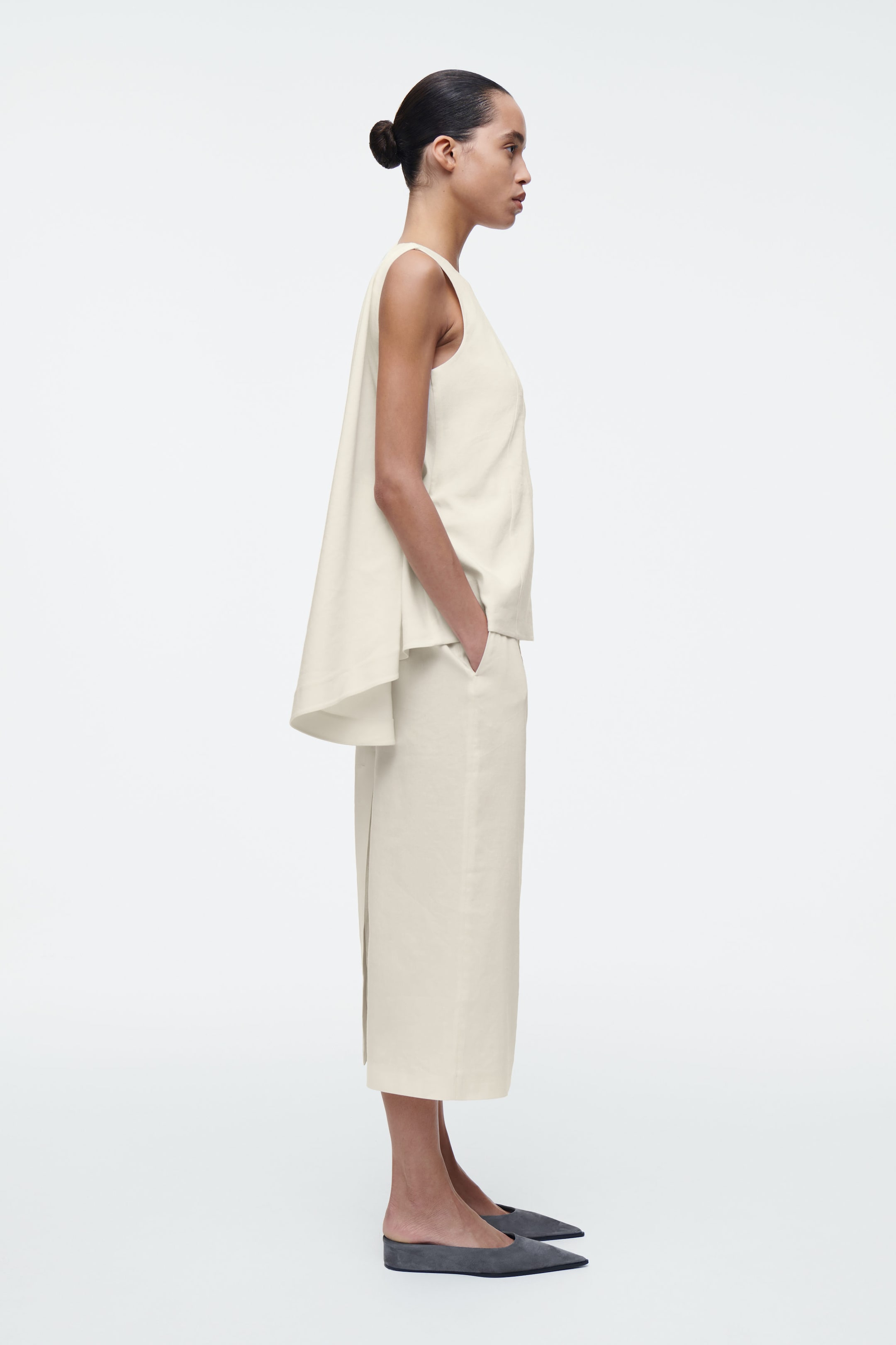 POINTED SUEDE MULES