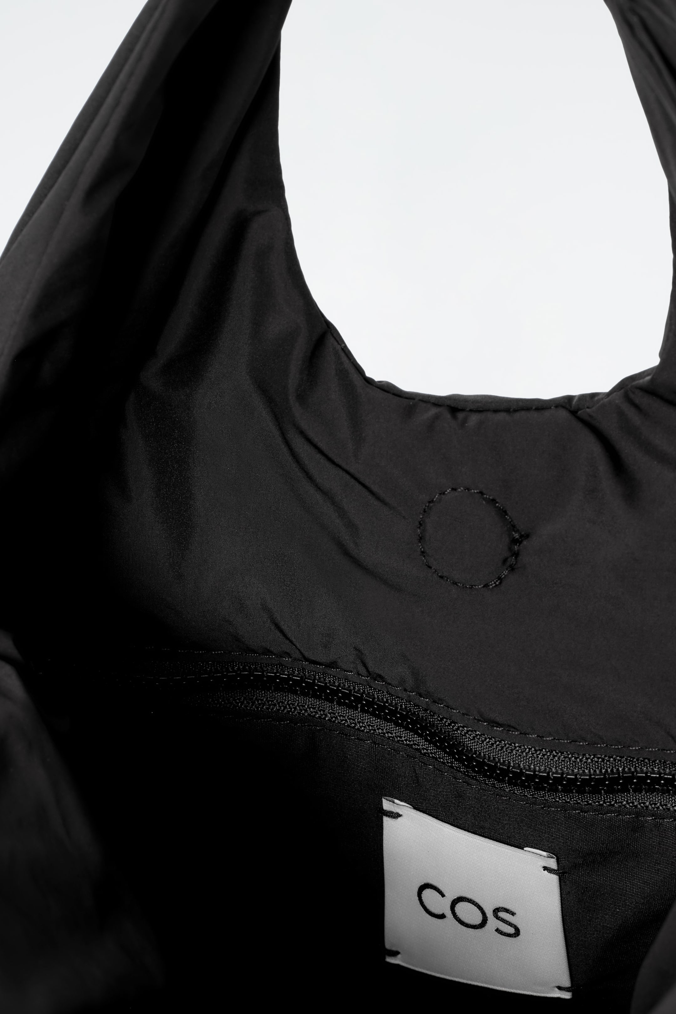 Visa större bild: CLOUD MINI TOTEBAG - SVART - DAM | H&M SE 5
