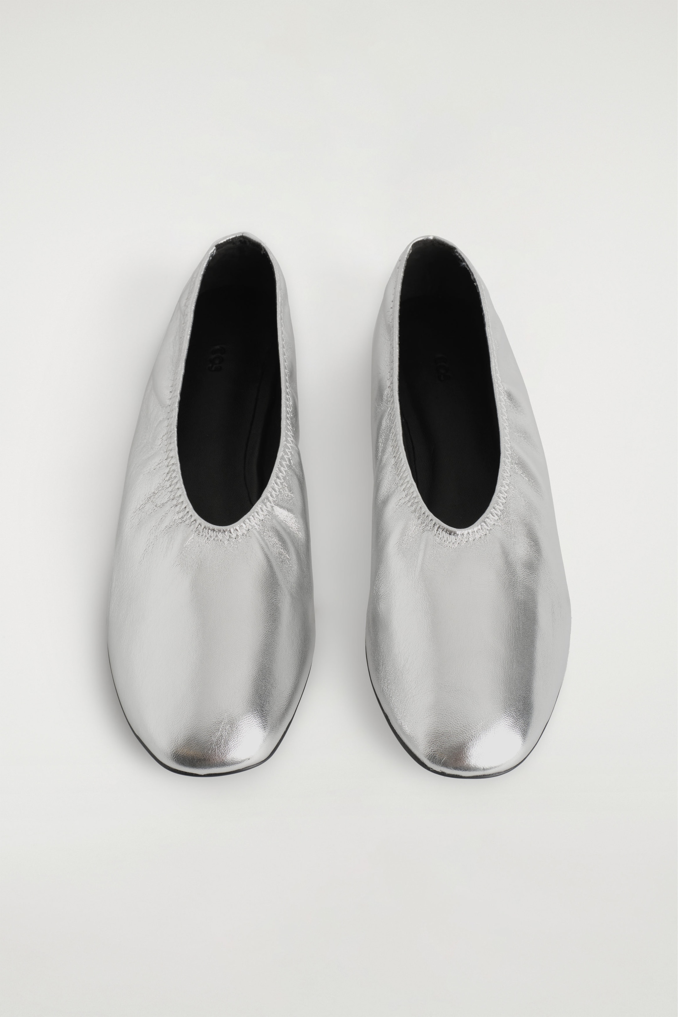 BALLERINES MINIMALISTES EN CUIR