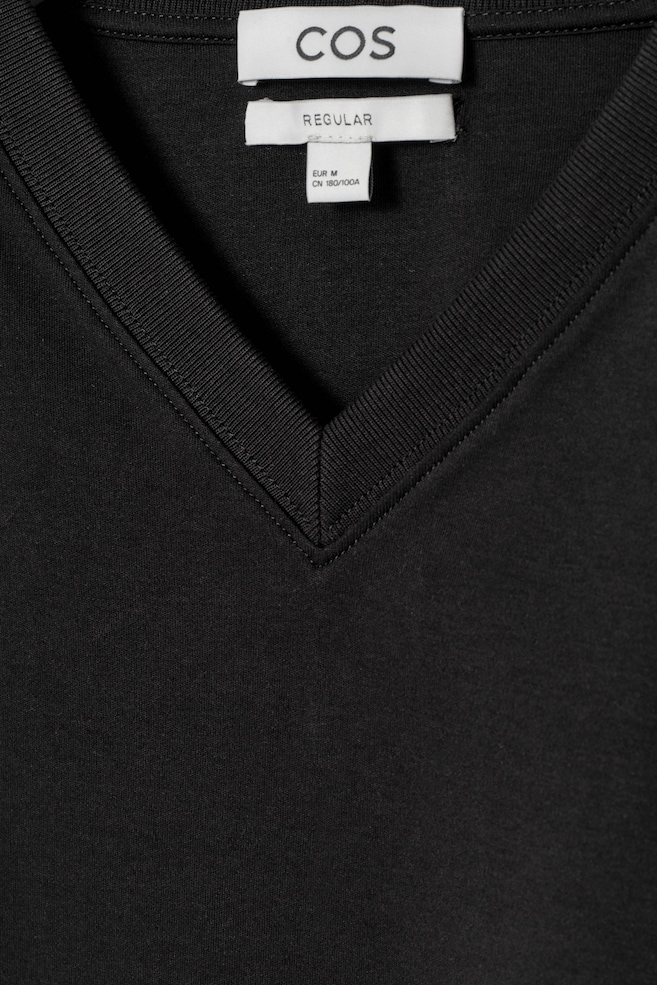 INTERLOCK COTTON V-NECK T-SHIRT — BLACK