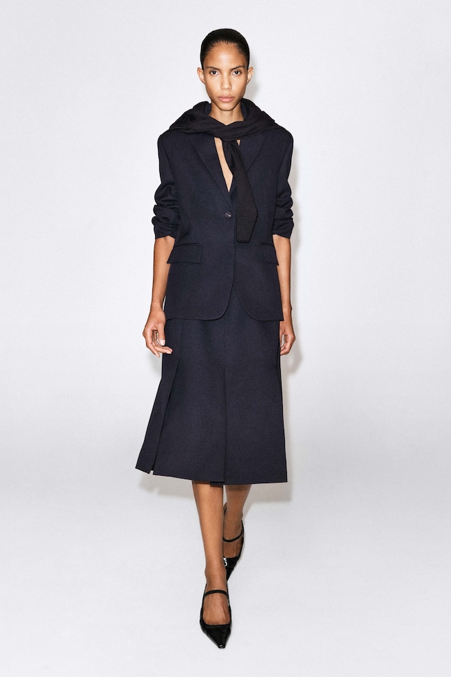 TAILORED SPLIT-HEM WOOL MIDI SKIRT — MIDNIGHT