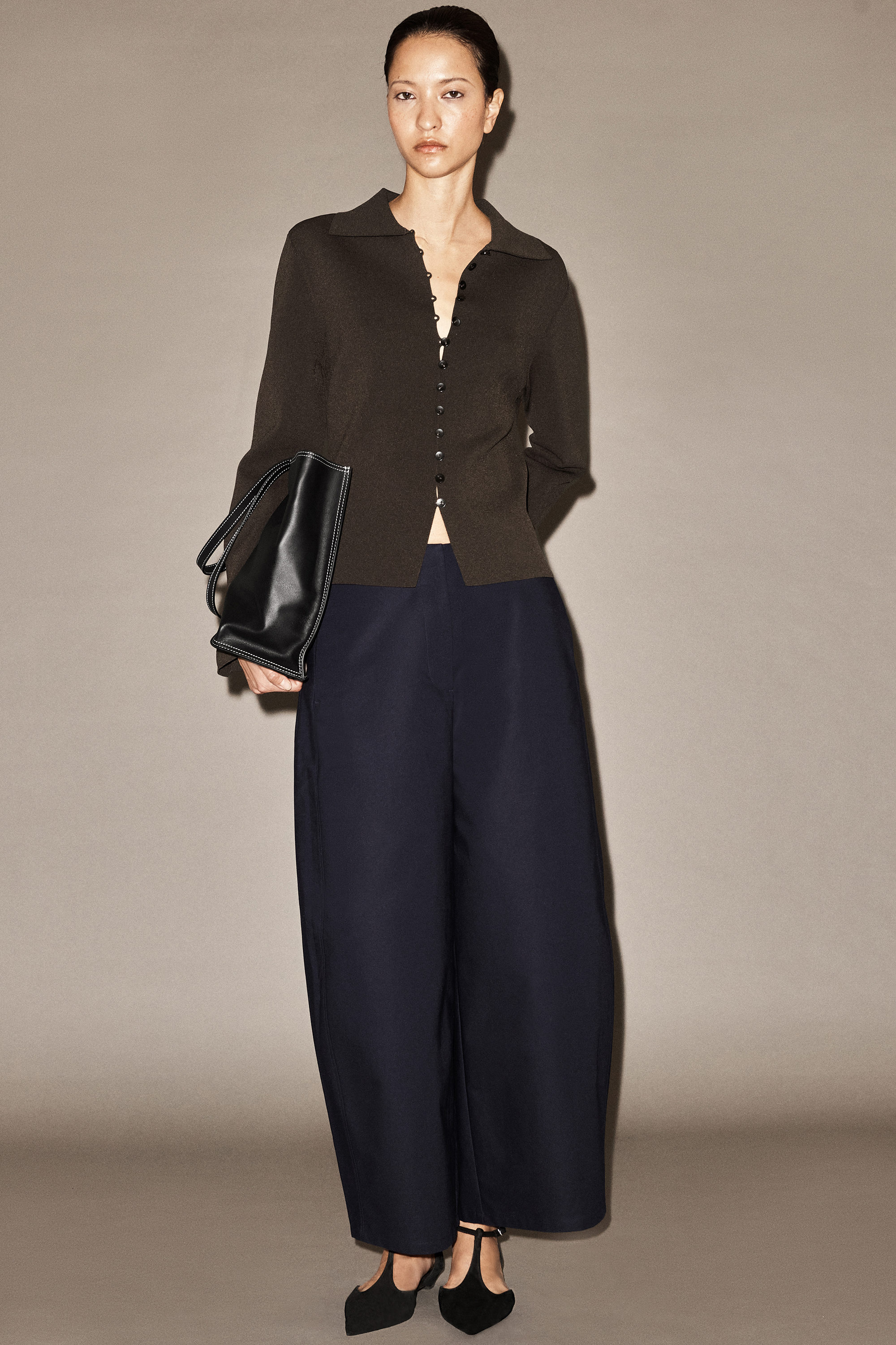 CROPPED BARREL-LEG COTTON PANTS - NAVY | COS US