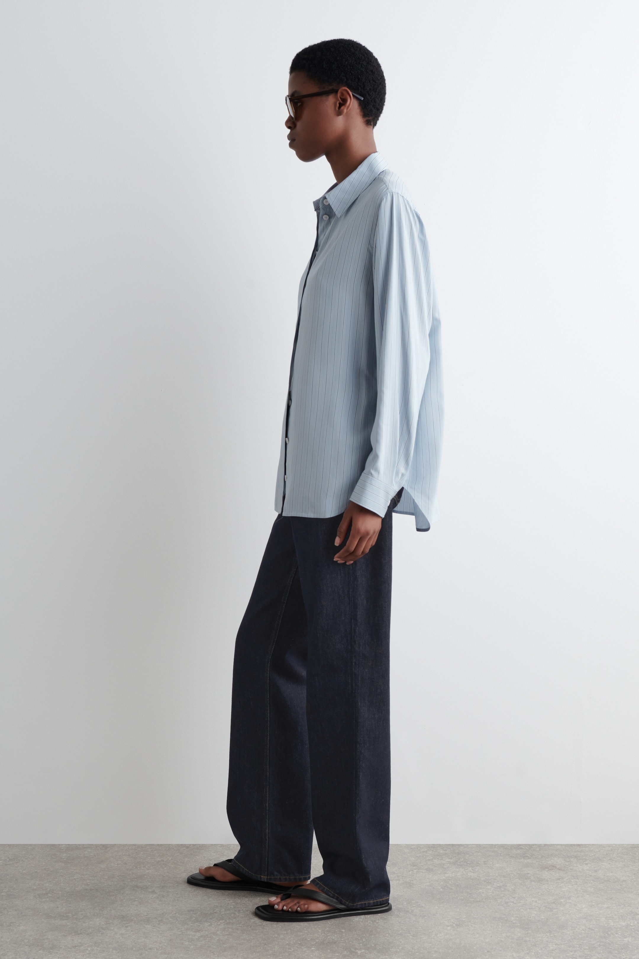 Grotere afbeelding bekijken: ONTSPANNEN GESTREEPT HEMD - BLAUW / GESTREEPT - DAMES | H&M BE 3