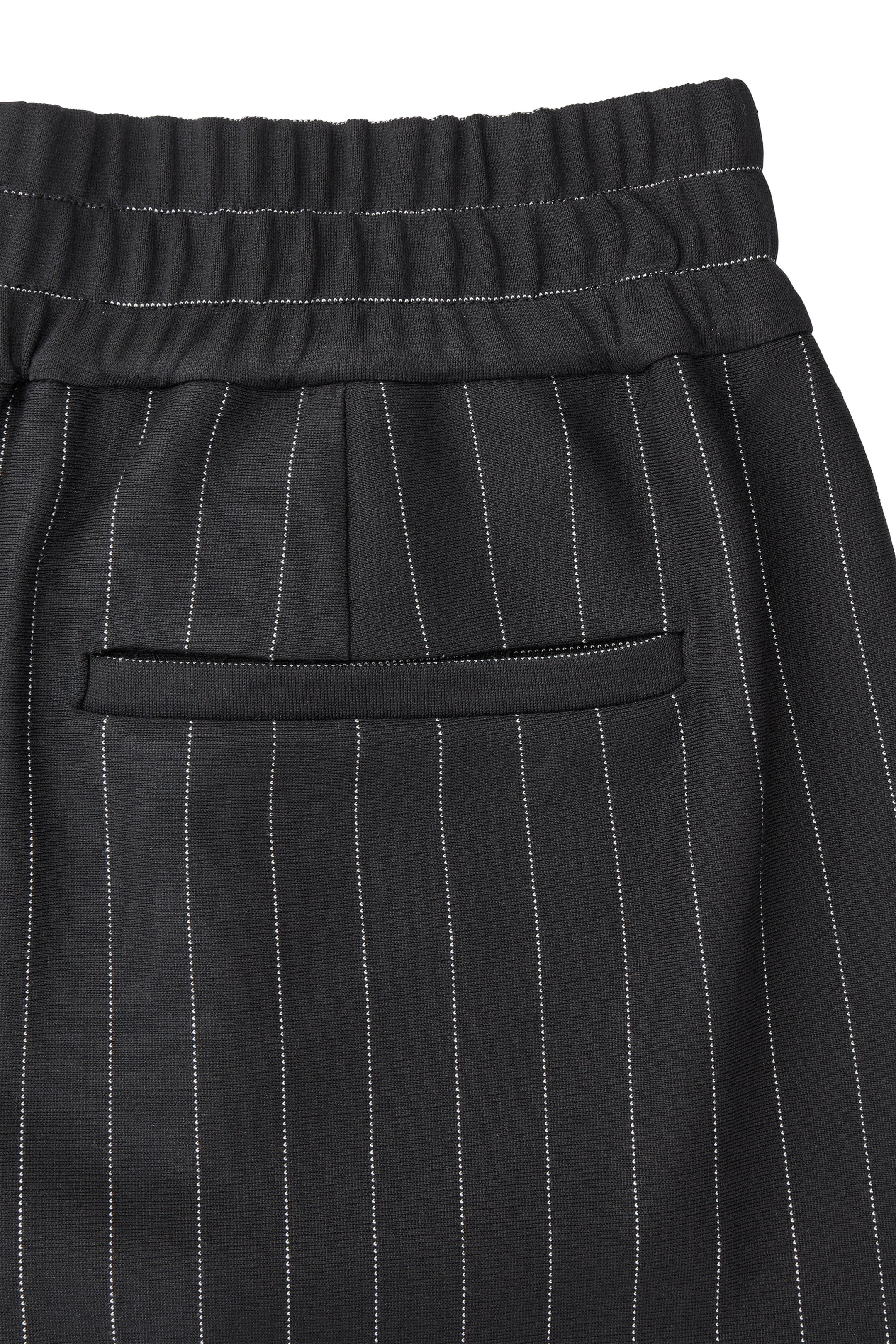 Größeres Bild anzeigen: NADELSTREIFENHOSE MIT GERADEM BEIN - SCHWARZ/NADELSTREIFEN - Ladies | H&M AT 2
