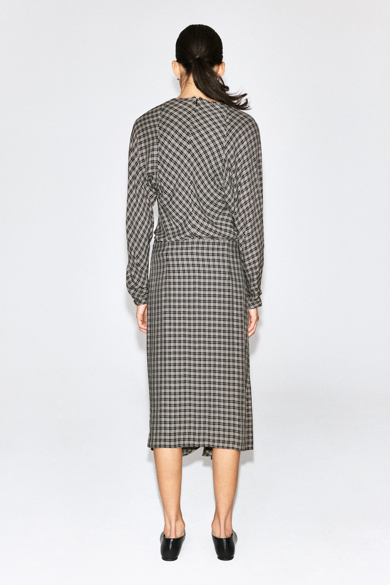 DRAPED CHECKED MIDI SKIRT — GRAY / CHECKED