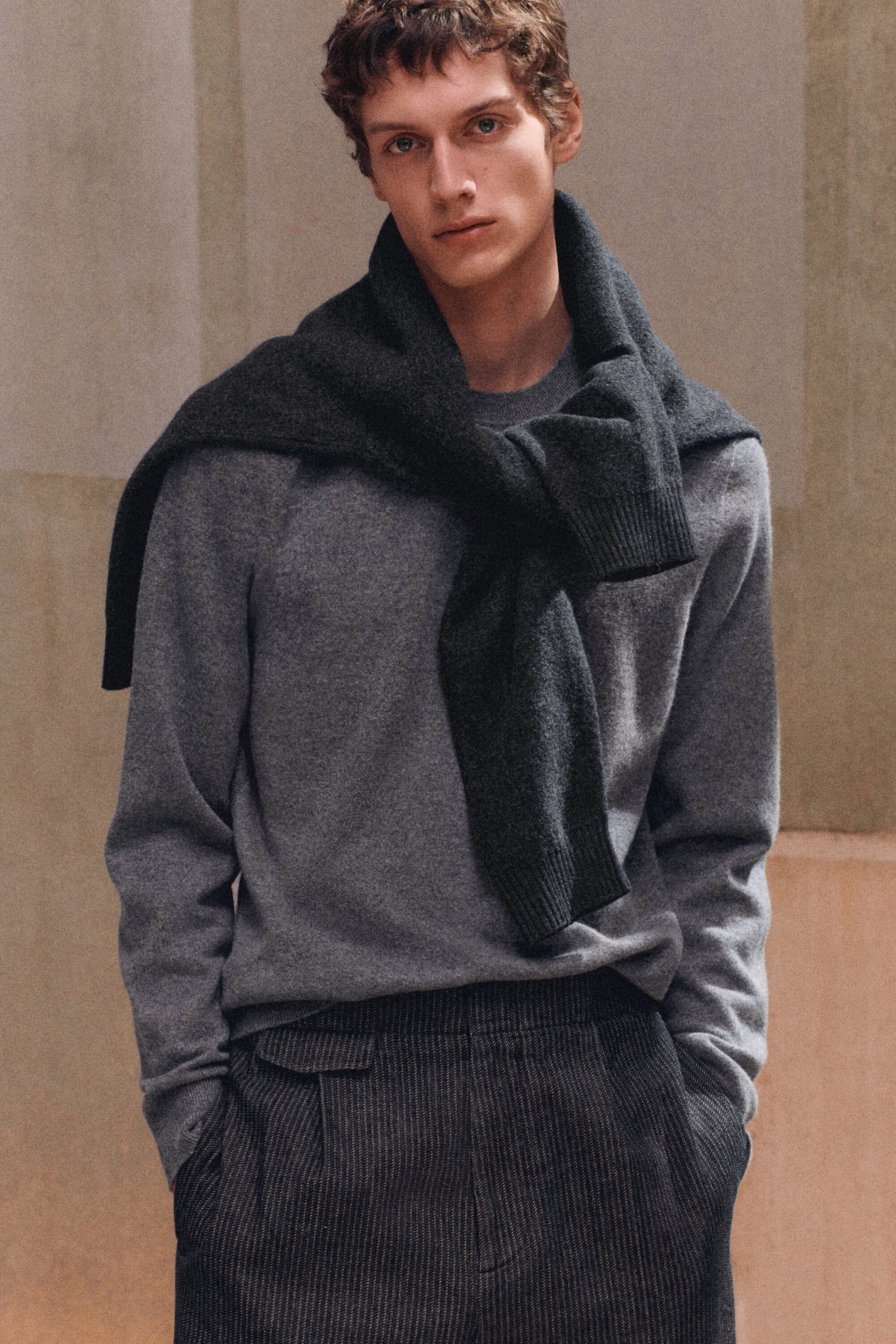 CASHMERE CREW-NECK JUMPER
