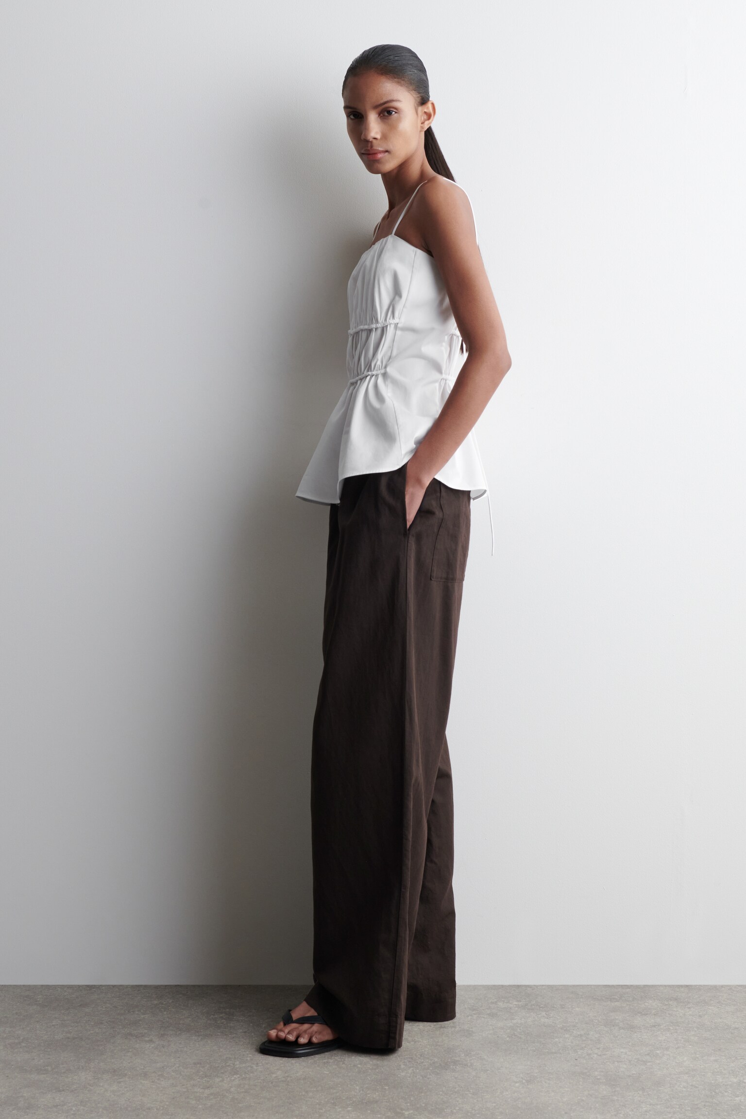 TOP FRUNCIDO CON PEPLUM DE ALGODÓN - BLANCO - 3