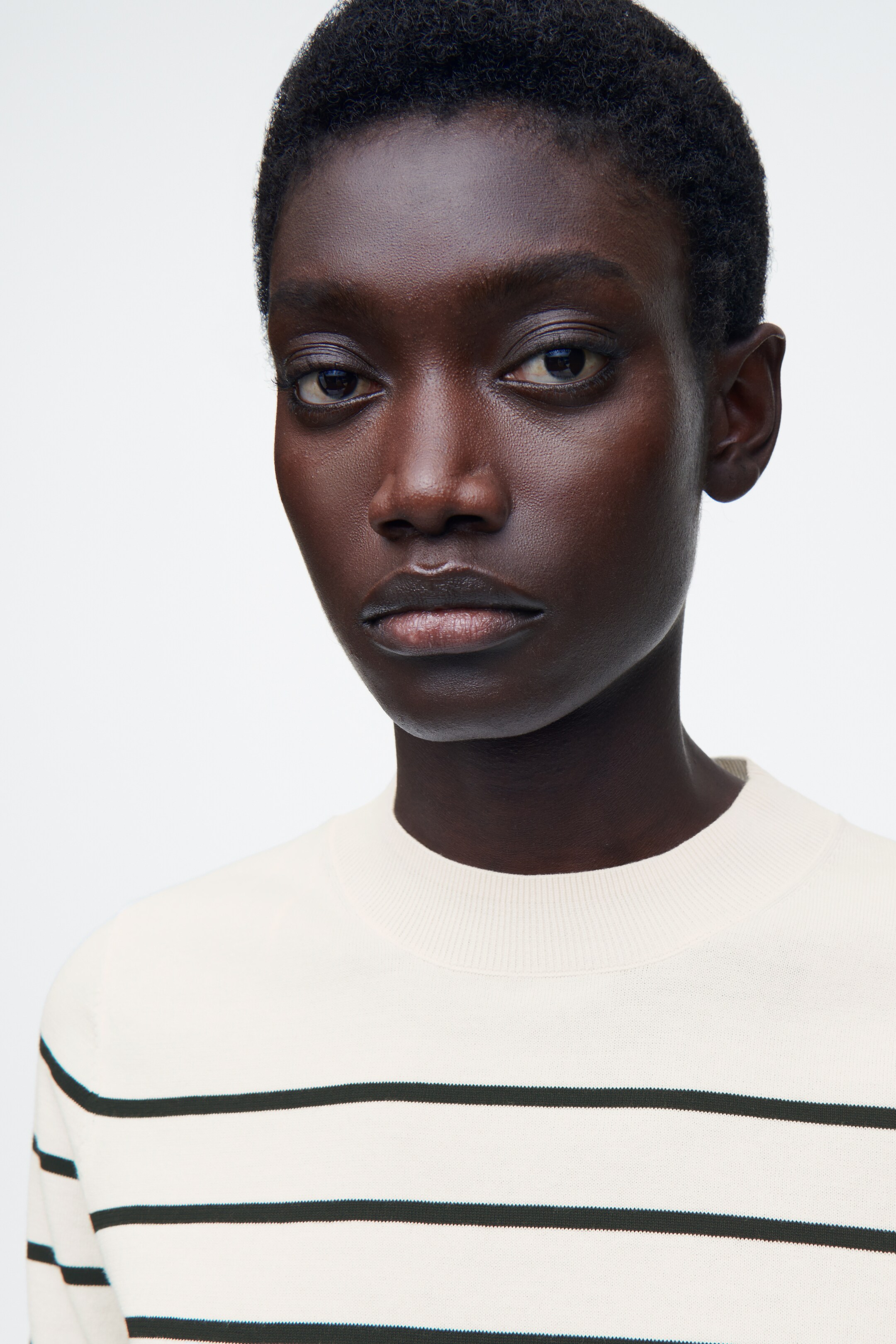 Ver imagen más grande: CAMISETA DE PUNTO REGULAR FIT - BLANCO ROTO/A RAYAS - MUJER | H&M ES 4