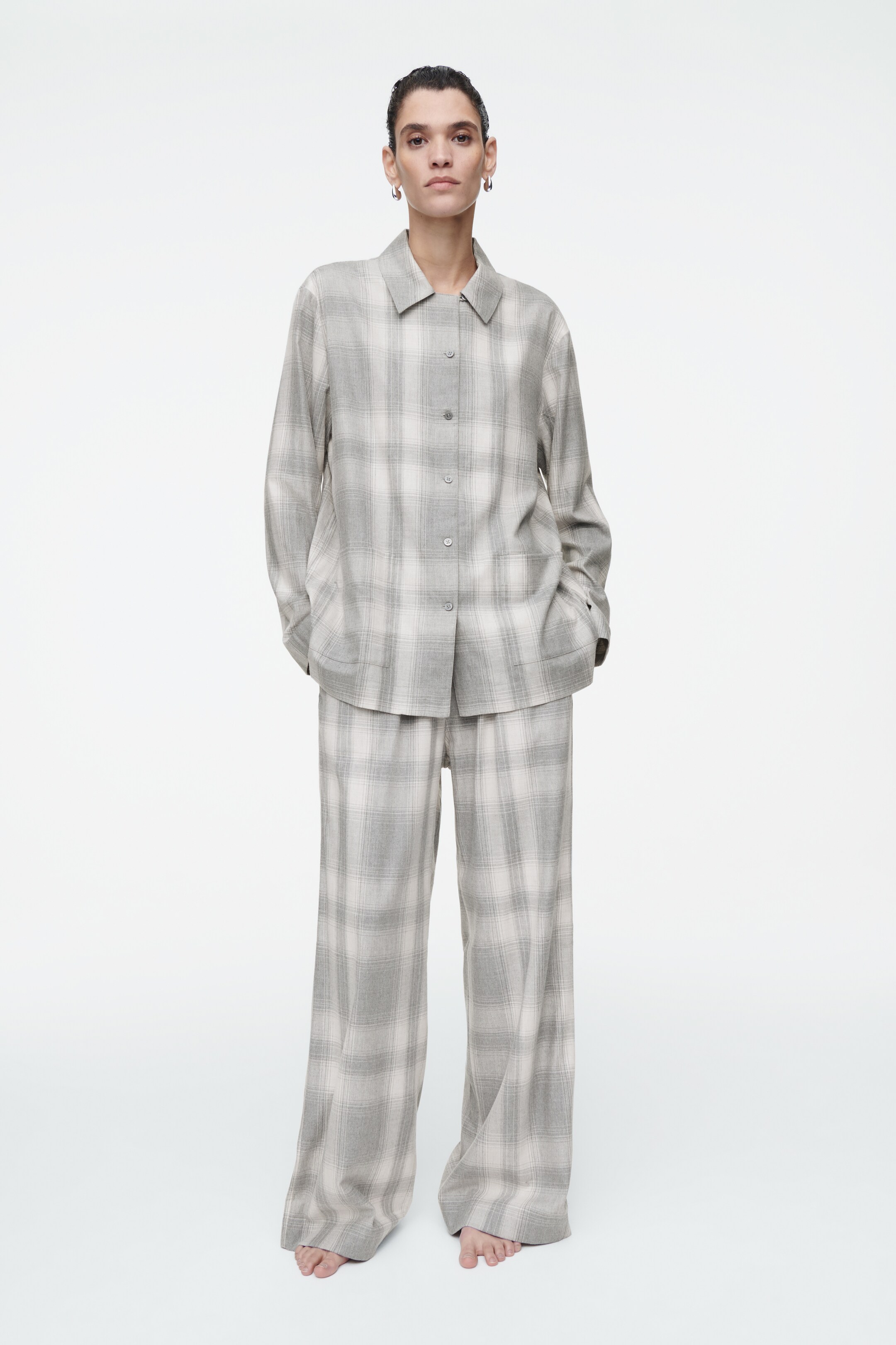 Ingrandisci l'immagine: CHECKED FLANNEL PYJAMA SHIRT - GREY / CHECKED - DONNA | H&M CH 2