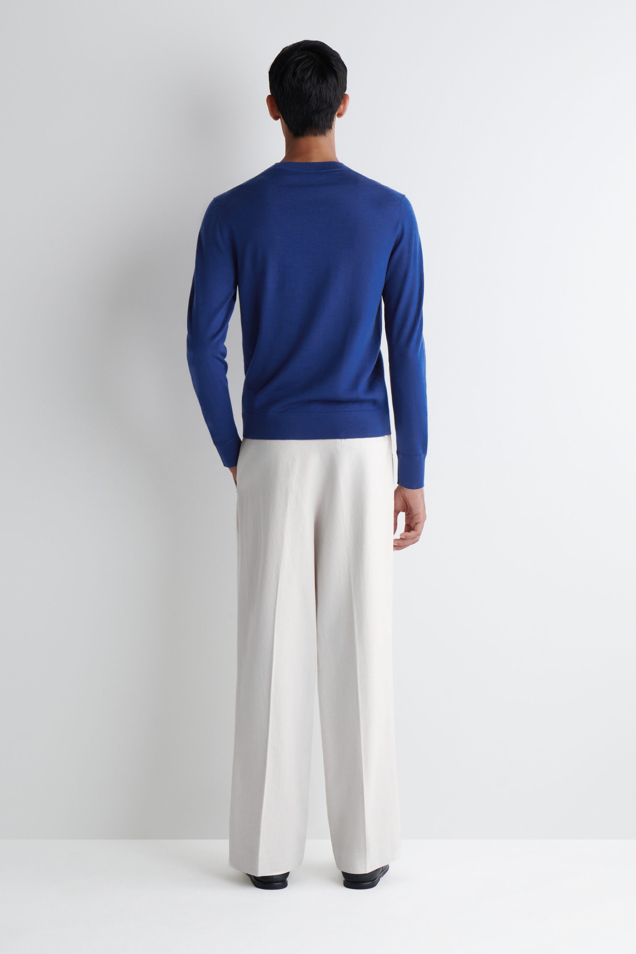 MAGLIONE SLIM GIROCOLLO IN LANA MERINO