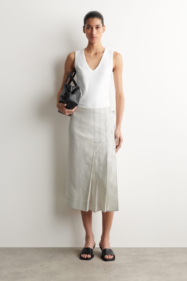 BELTED PLEATED LINEN MIDI SKIRT — LIGHT GRAY