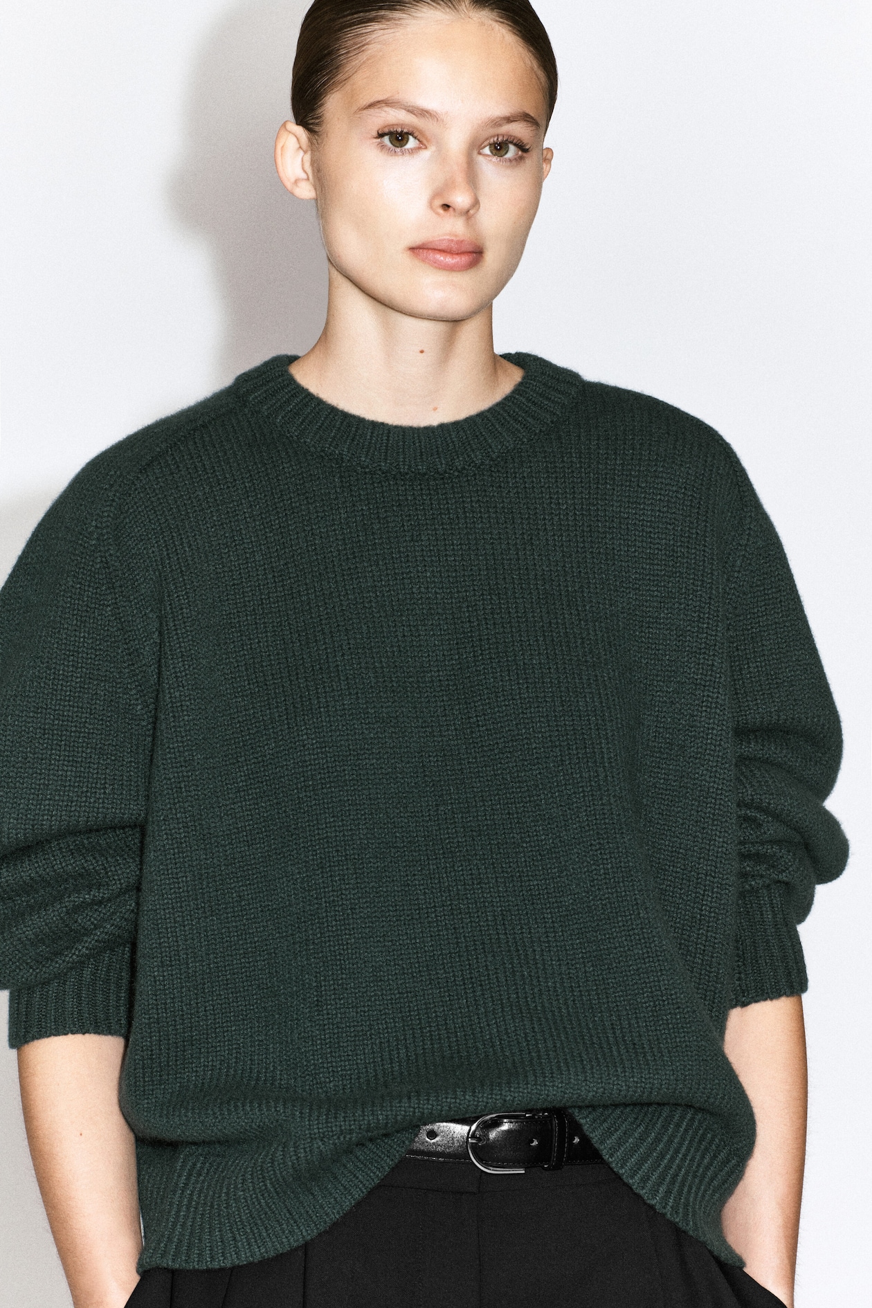ROUNDED PURE CASHMERE CREW-NECK SWEATER — DARK GREEN
