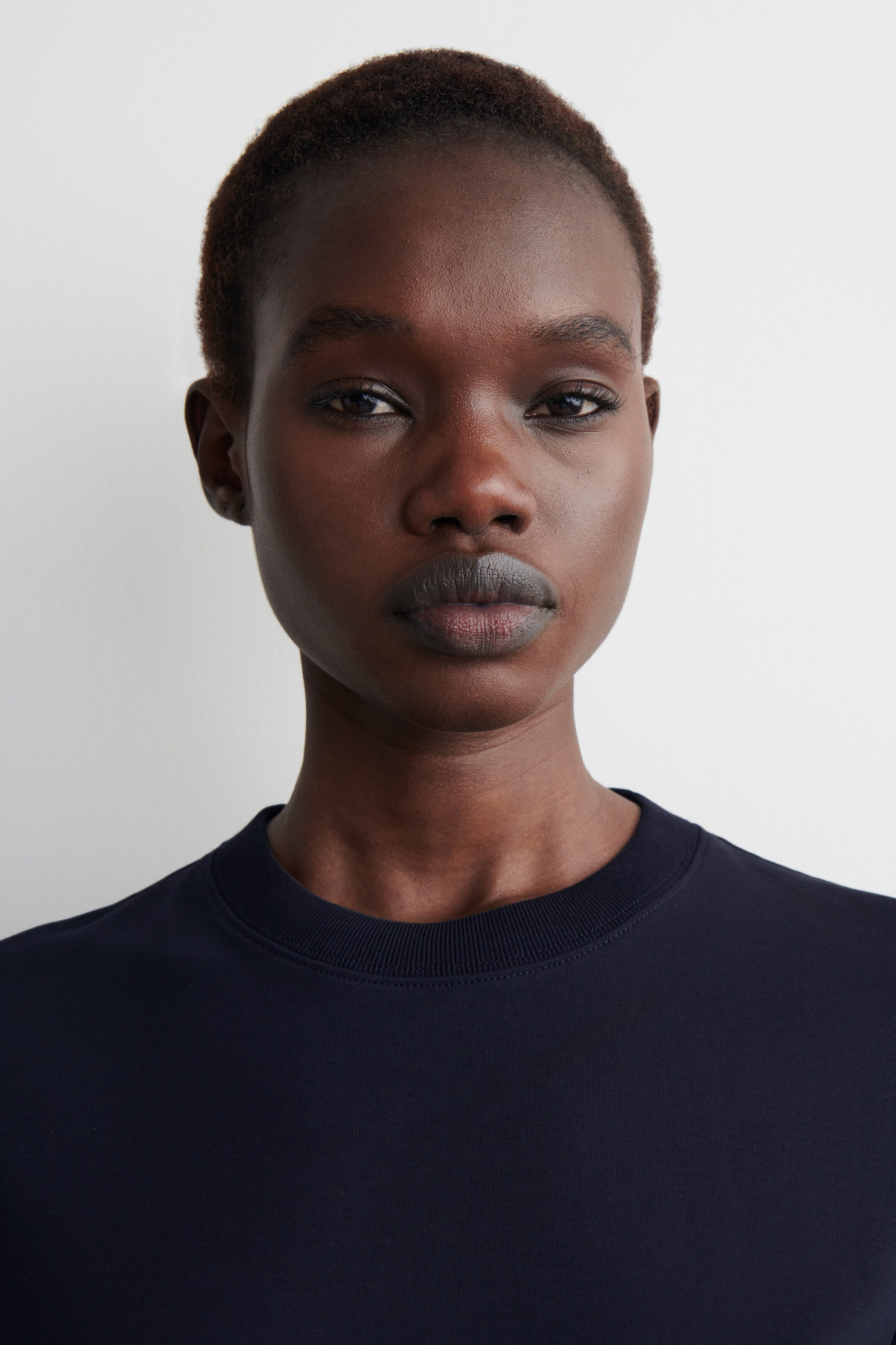 Größeres Bild ansehen: SCHLICHTES T-SHIRT MIT NORMALER PASSFORM - NAVYBLAU - Ladies | H&M DE 4