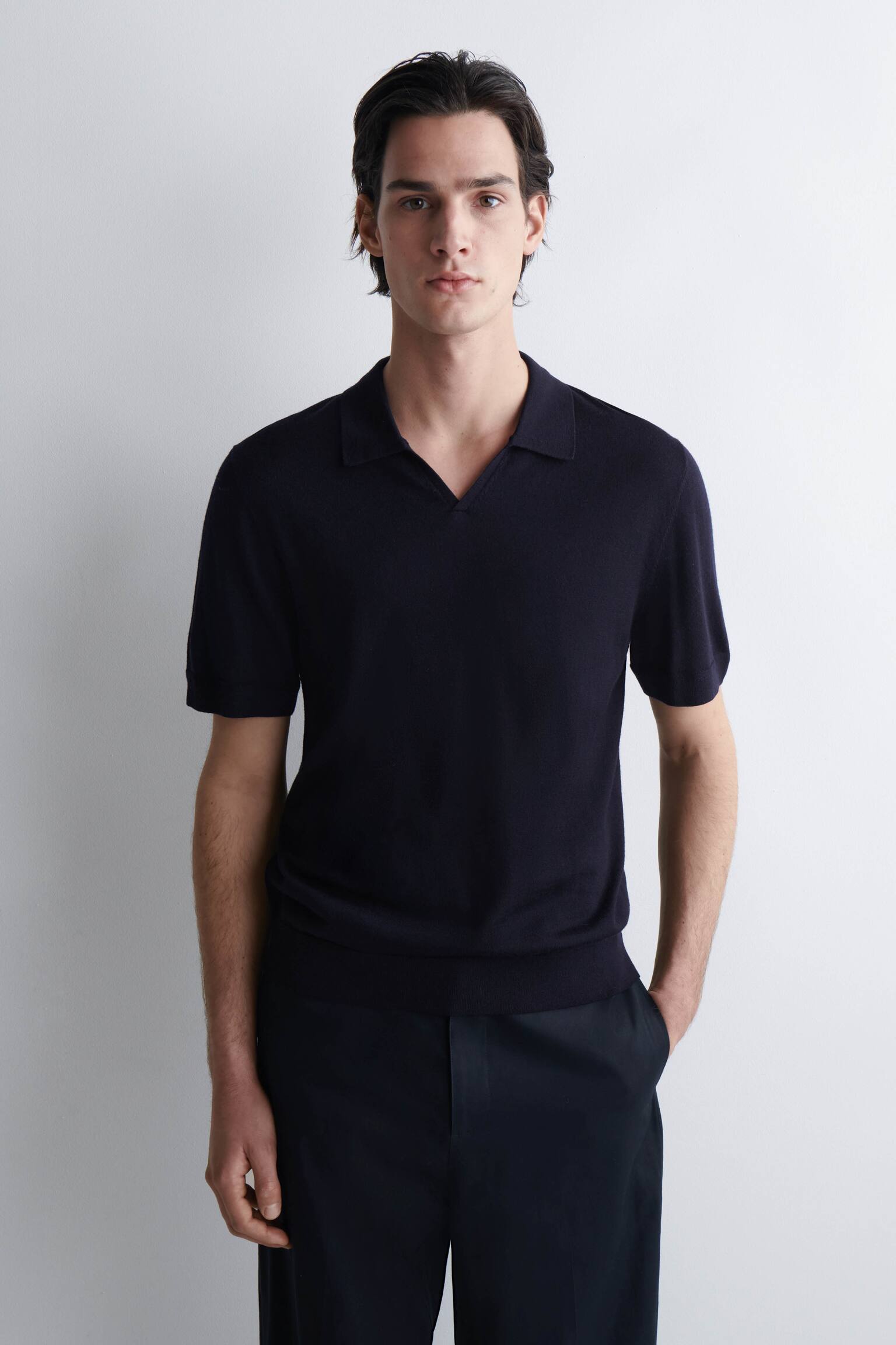 OPEN-COLLAR MERINO WOOL POLO SHIRT - כחול כהה/KHAKI - 1