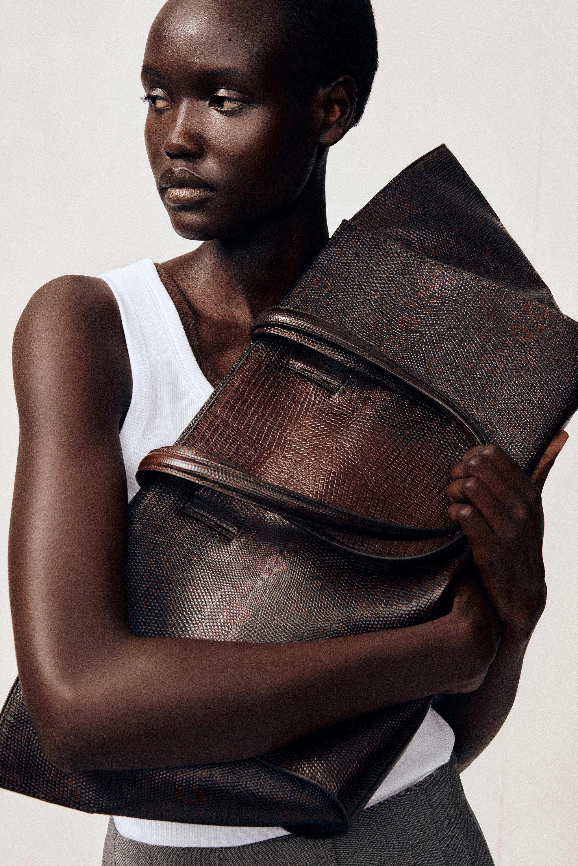 MONUMENT TOTE BAG - LEATHER - CROC-EFFECT / BROWN | COS US