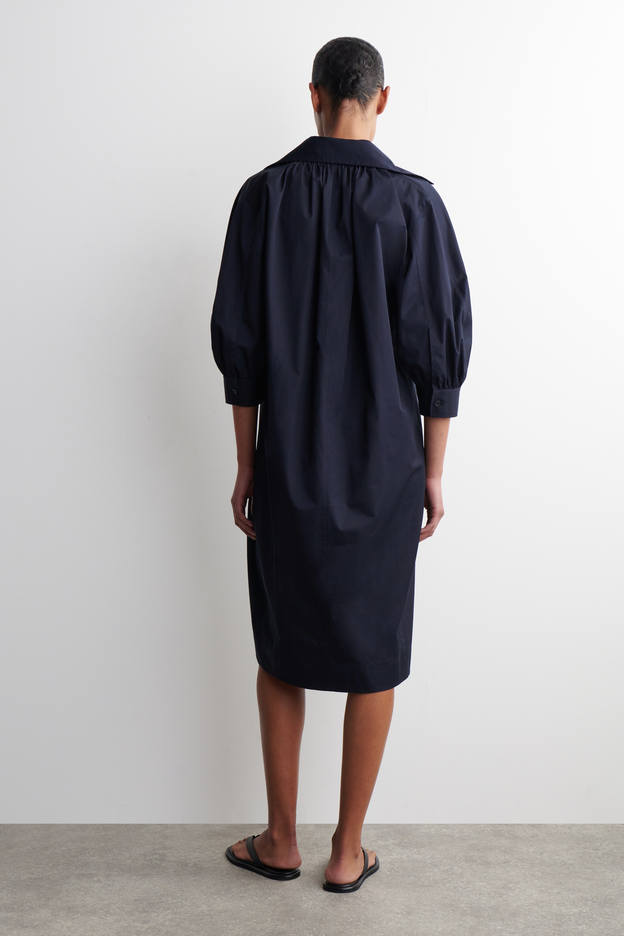 View larger image: GATHERED COTTON MIDI SHIRT DRESS - NAVY - Ladies | H&M GB 3
