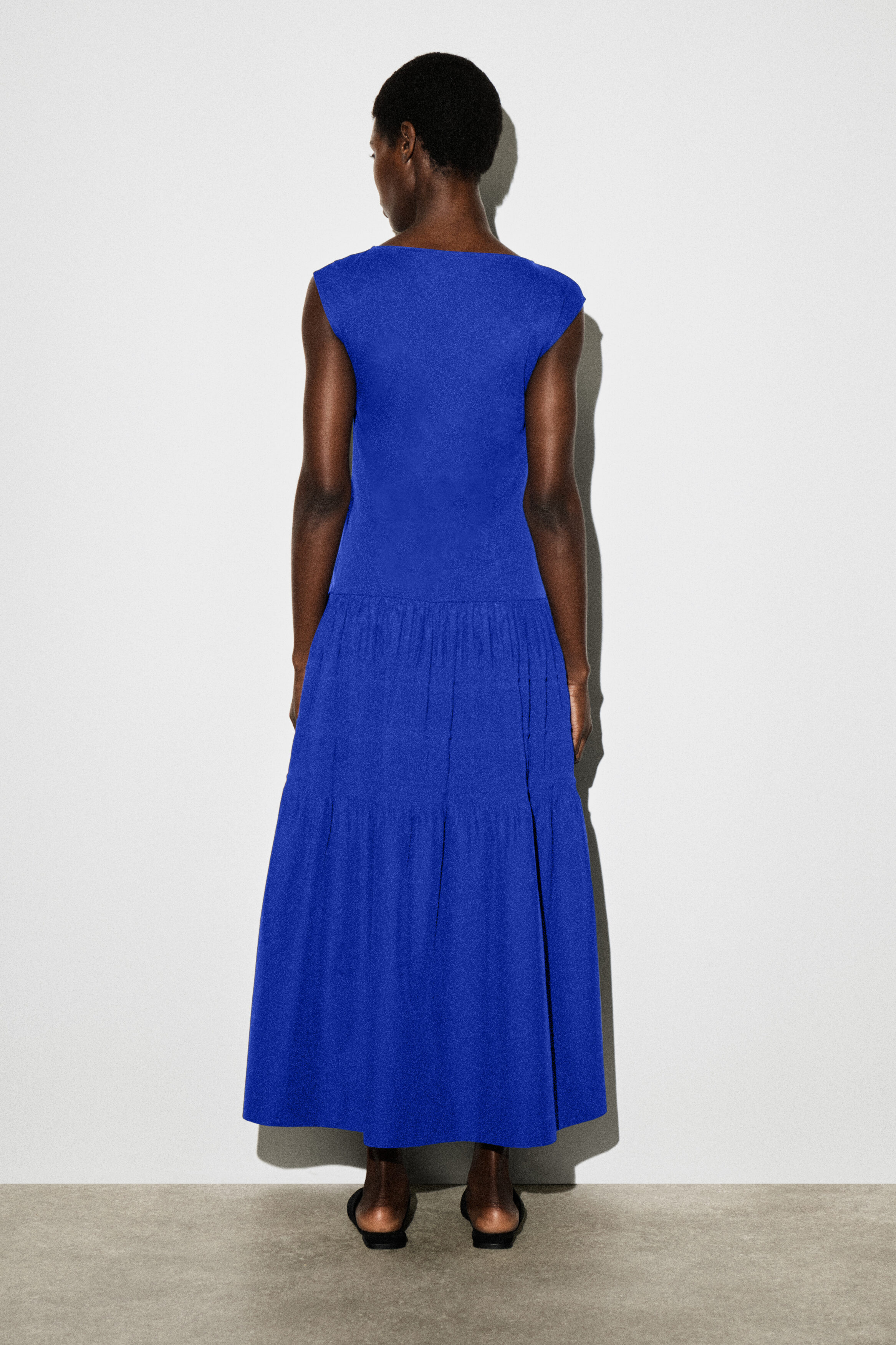 cos voluminous textured midi dress Irispoldervaart on LTK