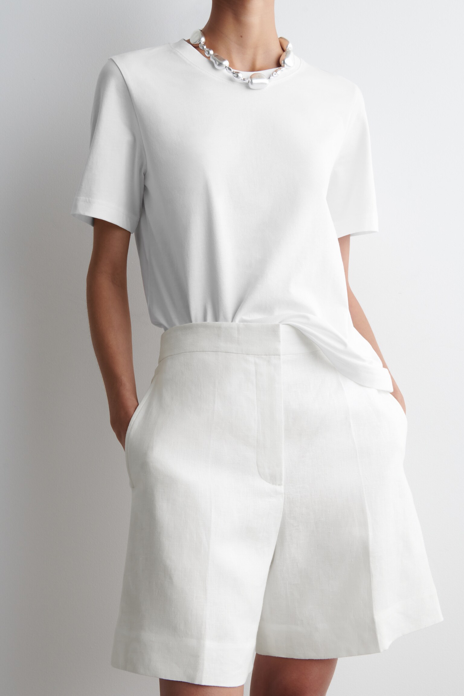 SHORT DE TAILLEUR À TAILLE ÉLASTIQUÉE EN LIN - BLANC/JAUNE BEURRE/OCRE/BLEU MARINE - 6