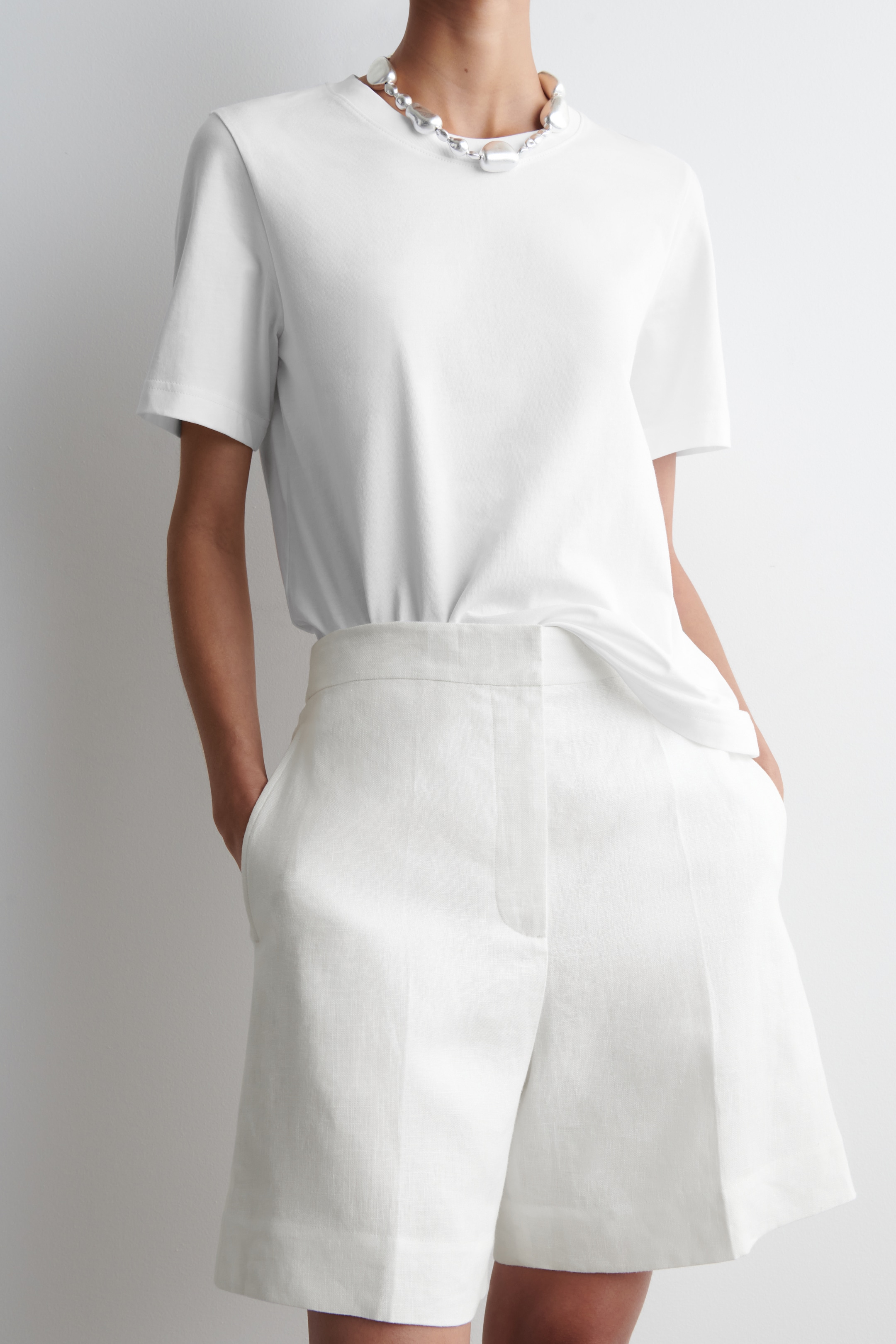Ingrandisci l'immagine: TAILORED ELASTICATED LINEN SHORTS - WHITE - DONNA | H&M CH 3