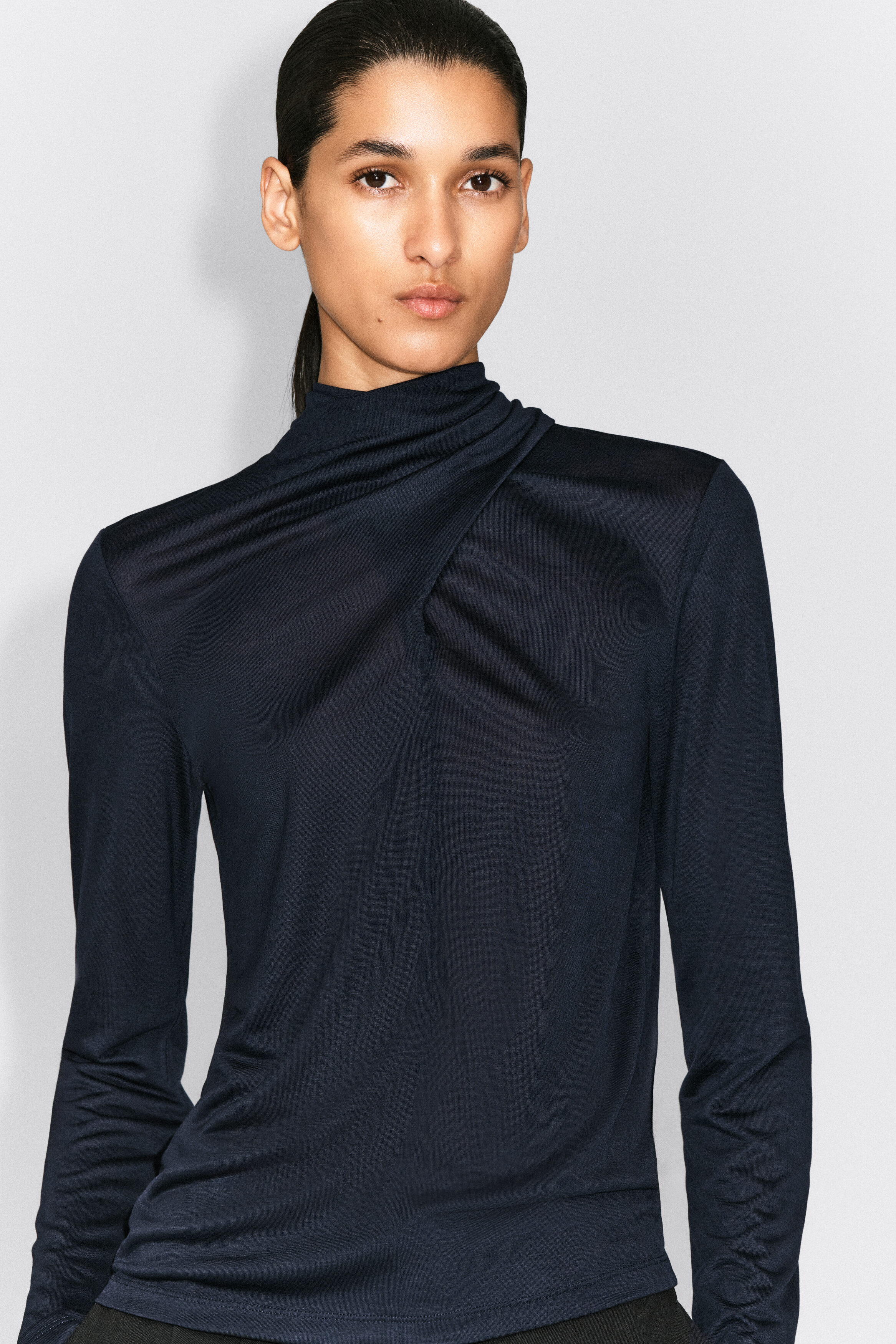 FLUID SCARF-DETAIL TOP - thumbnail 5